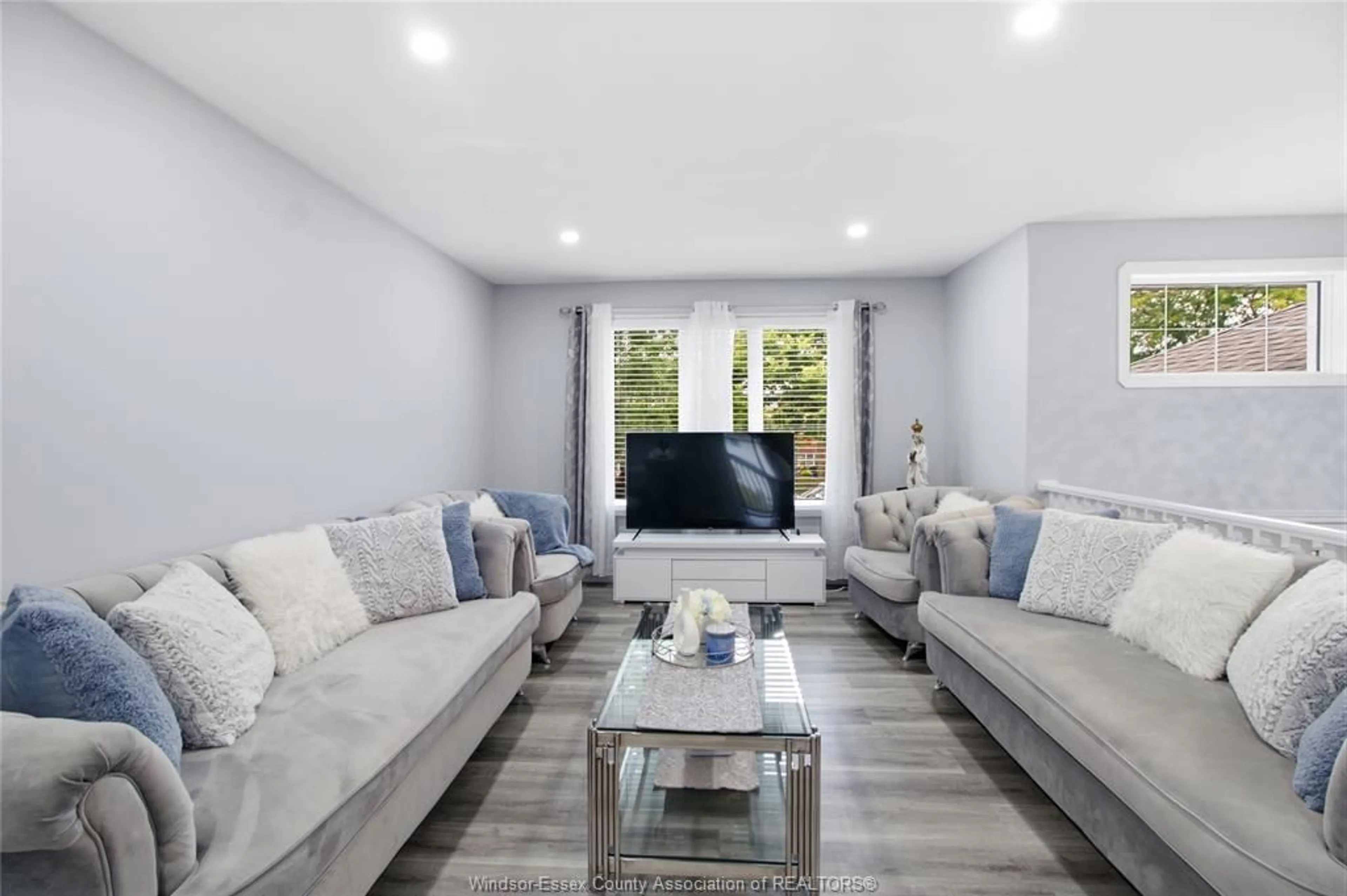 Living room with furniture, unknown for 2424 TIMBERCREST Ave, Windsor Ontario N8P 1S2