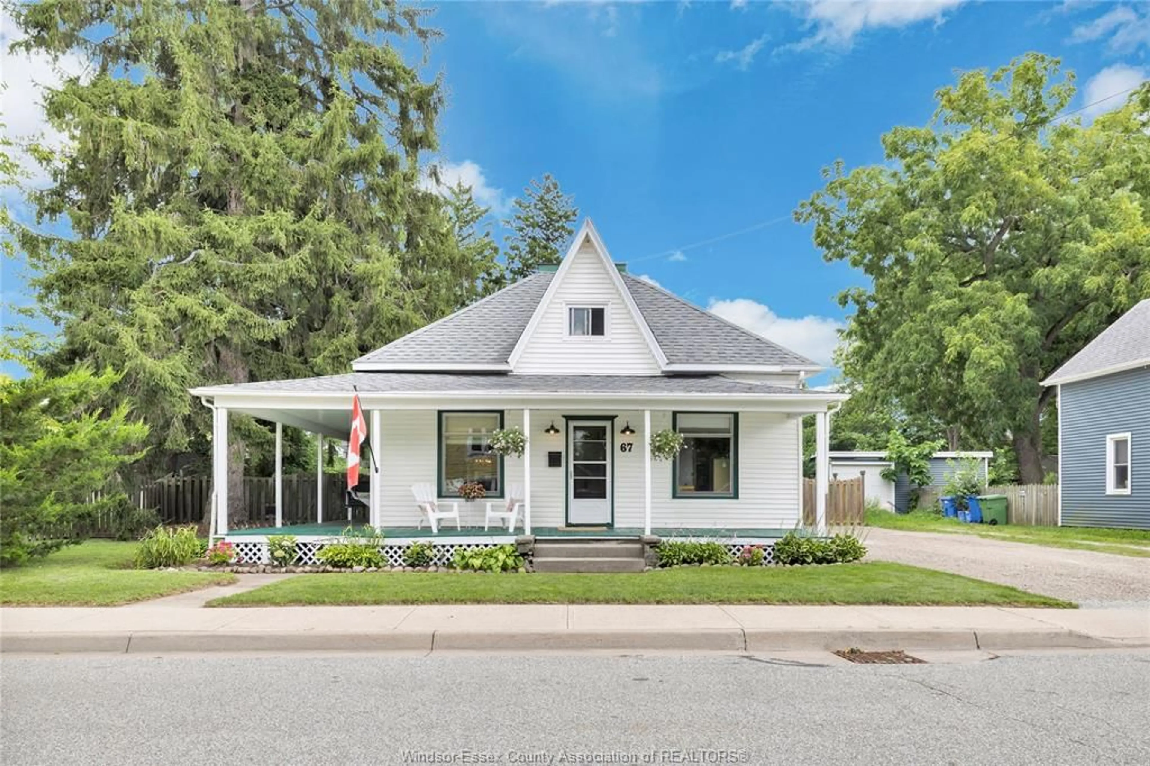 Home with vinyl exterior material, street for 67 MCDONALD St, Kingsville Ontario N9Y 2O4