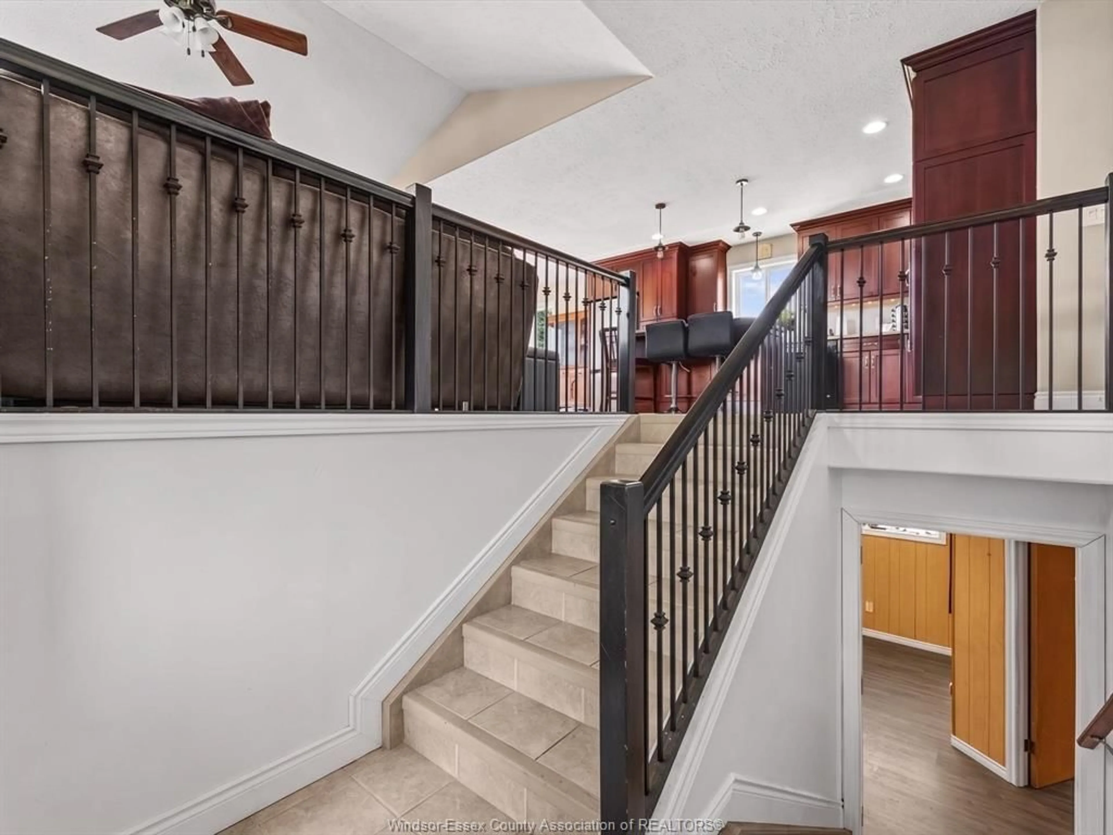 Indoor foyer for 1578 GORE, Harrow Ontario N0R 1G0