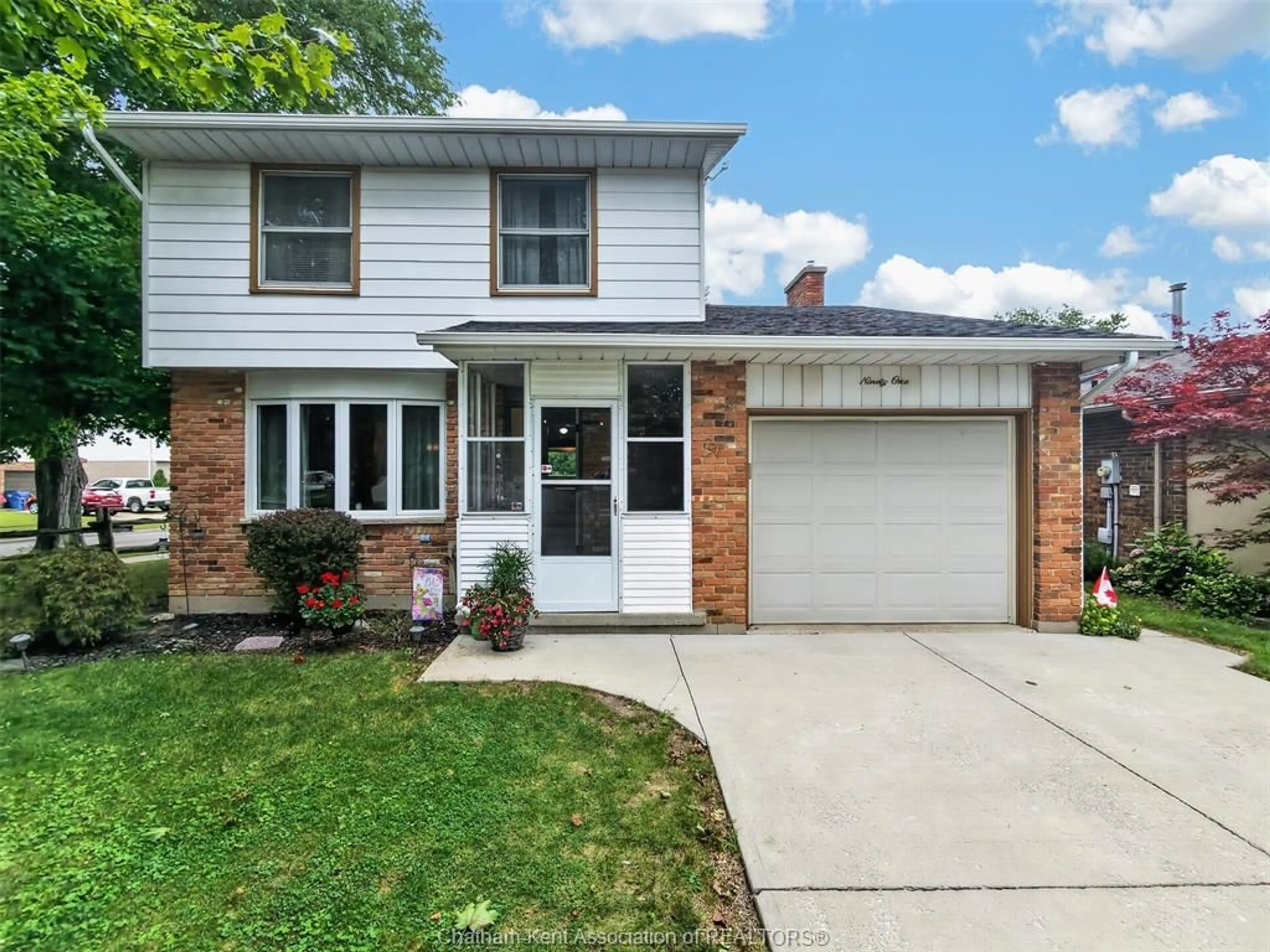Home with vinyl exterior material, street for 91 Northland Dr, Chatham Ontario N7L 4C3