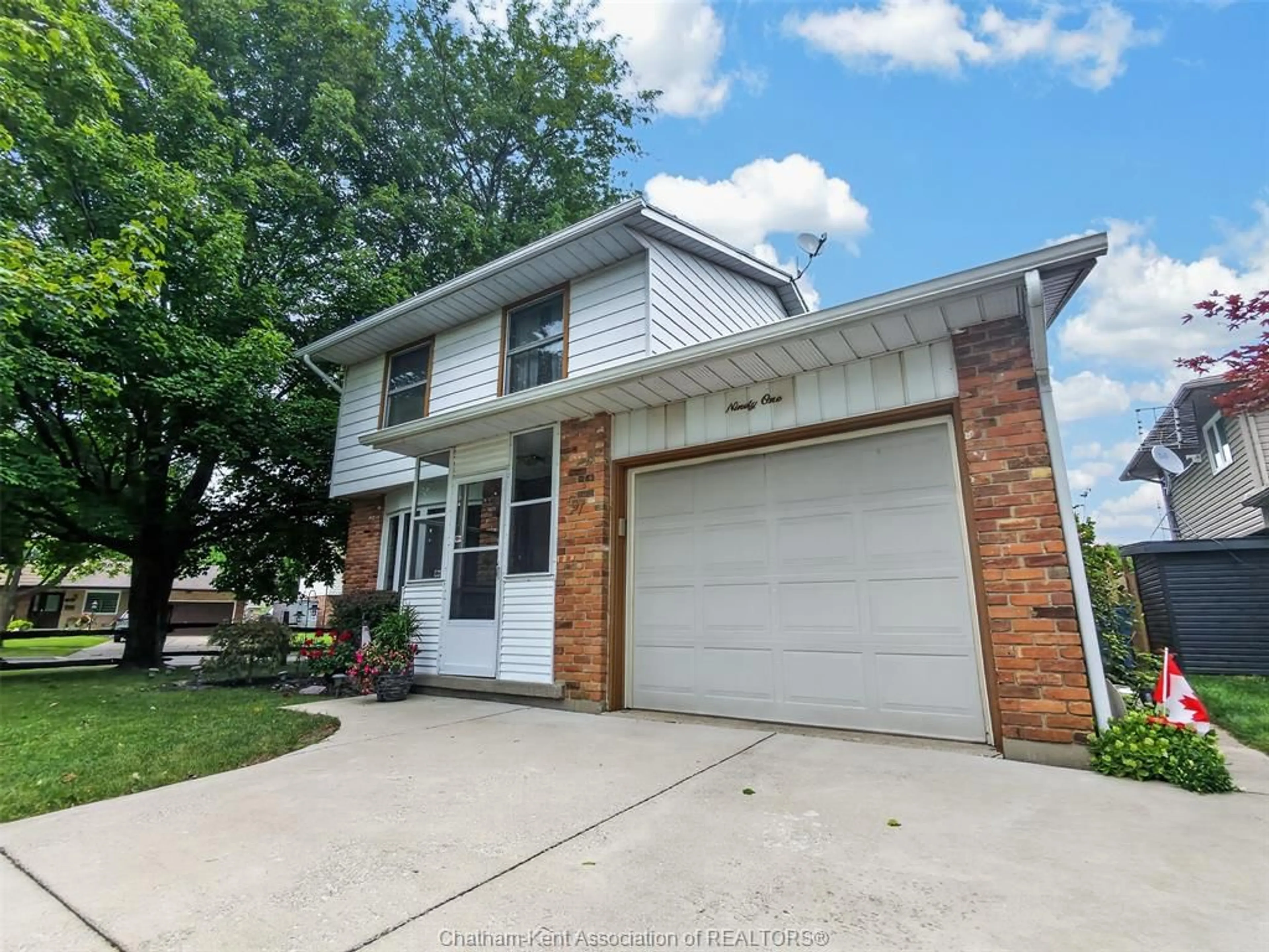 Home with vinyl exterior material, street for 91 Northland Dr, Chatham Ontario N7L 4C3
