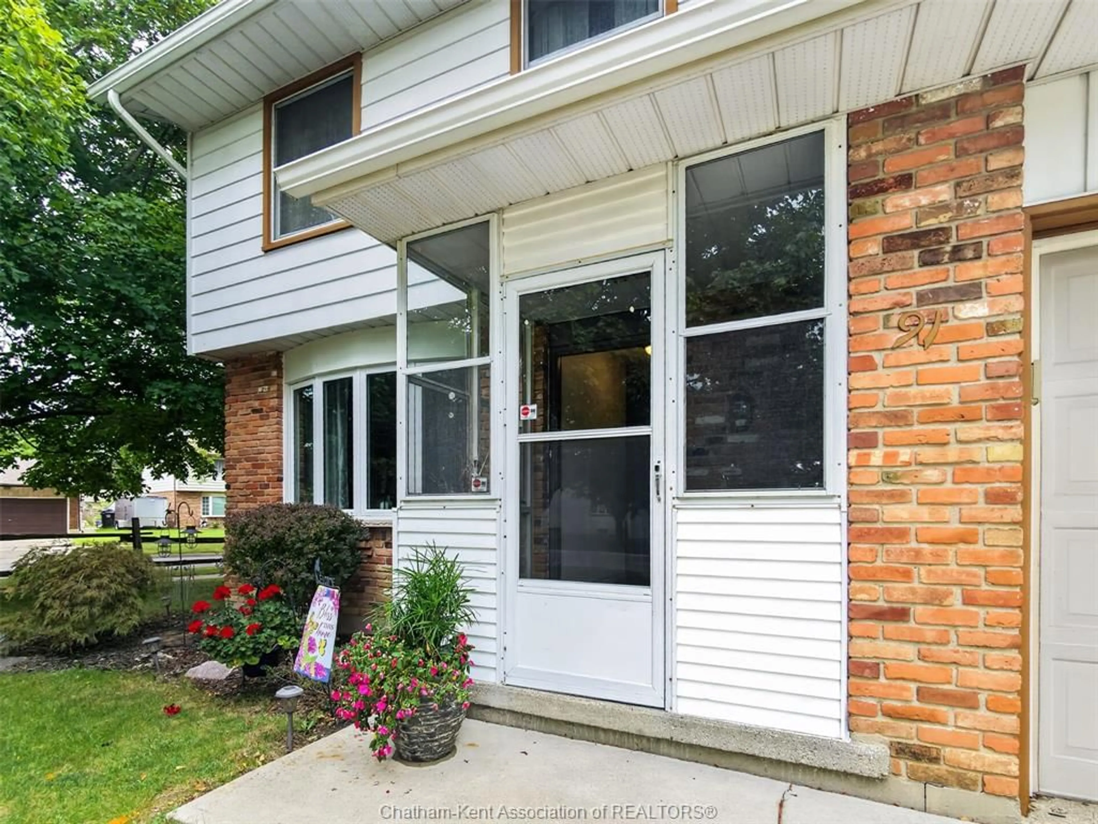Home with vinyl exterior material, street for 91 Northland Dr, Chatham Ontario N7L 4C3