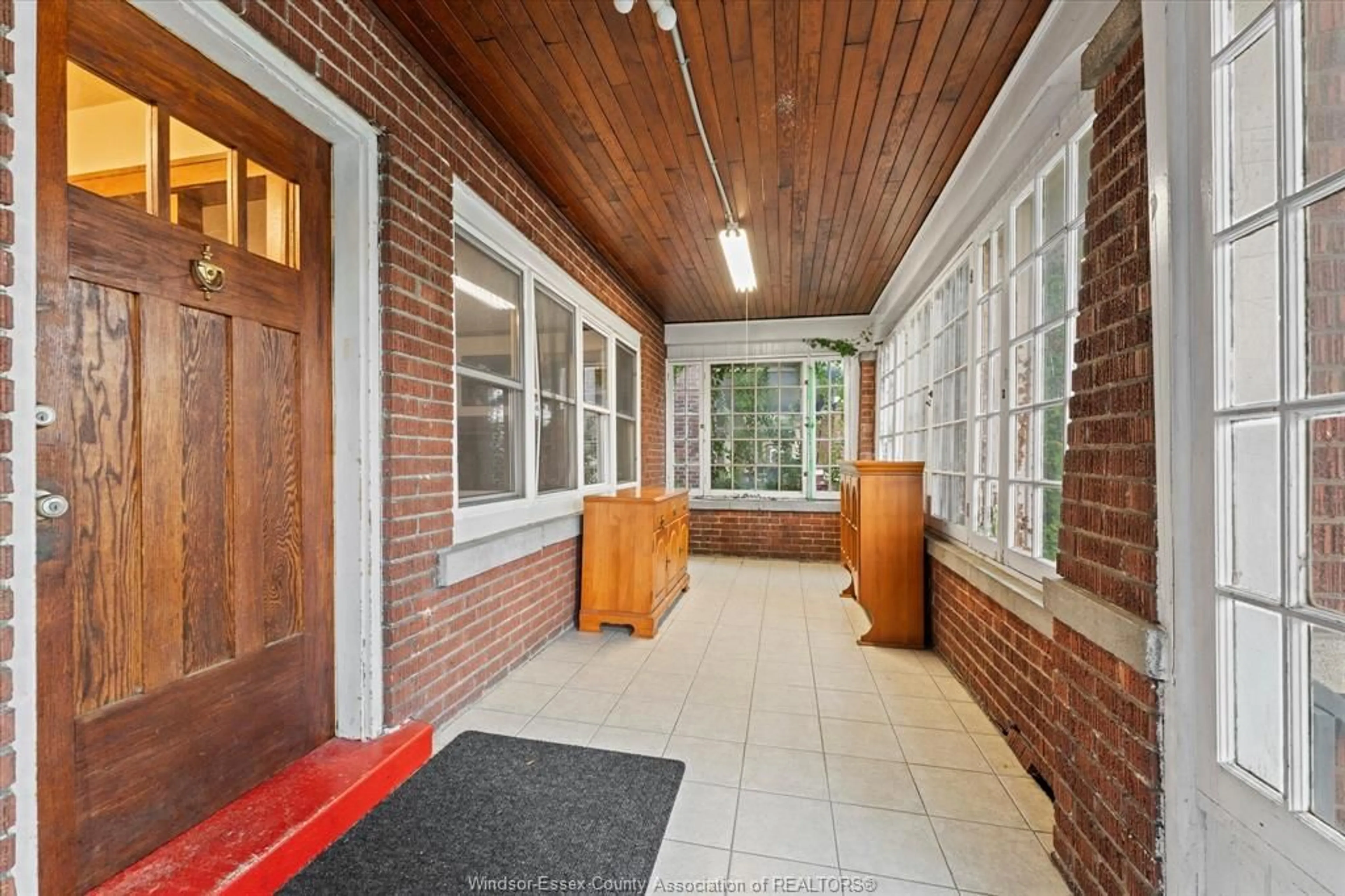 Indoor foyer for 497 RANKIN Ave, Windsor Ontario N9B 2R6
