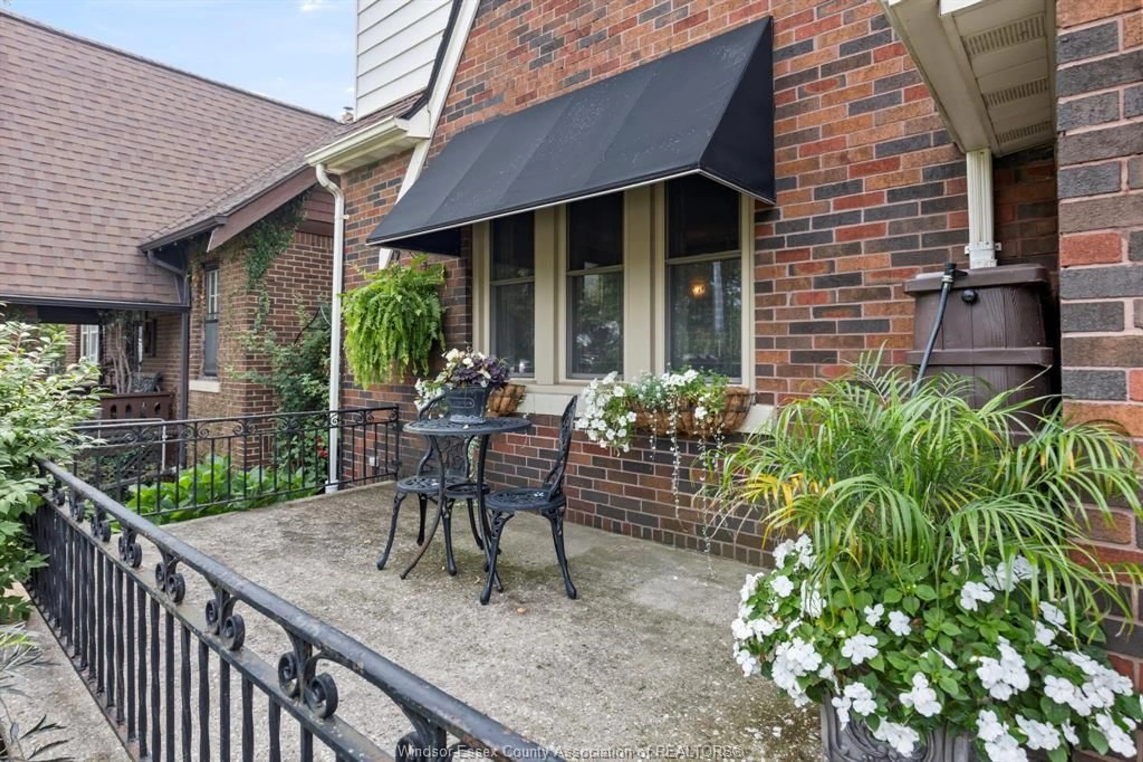 Patio, street for 2079 VERDUN, Windsor Ontario N8W 1P6