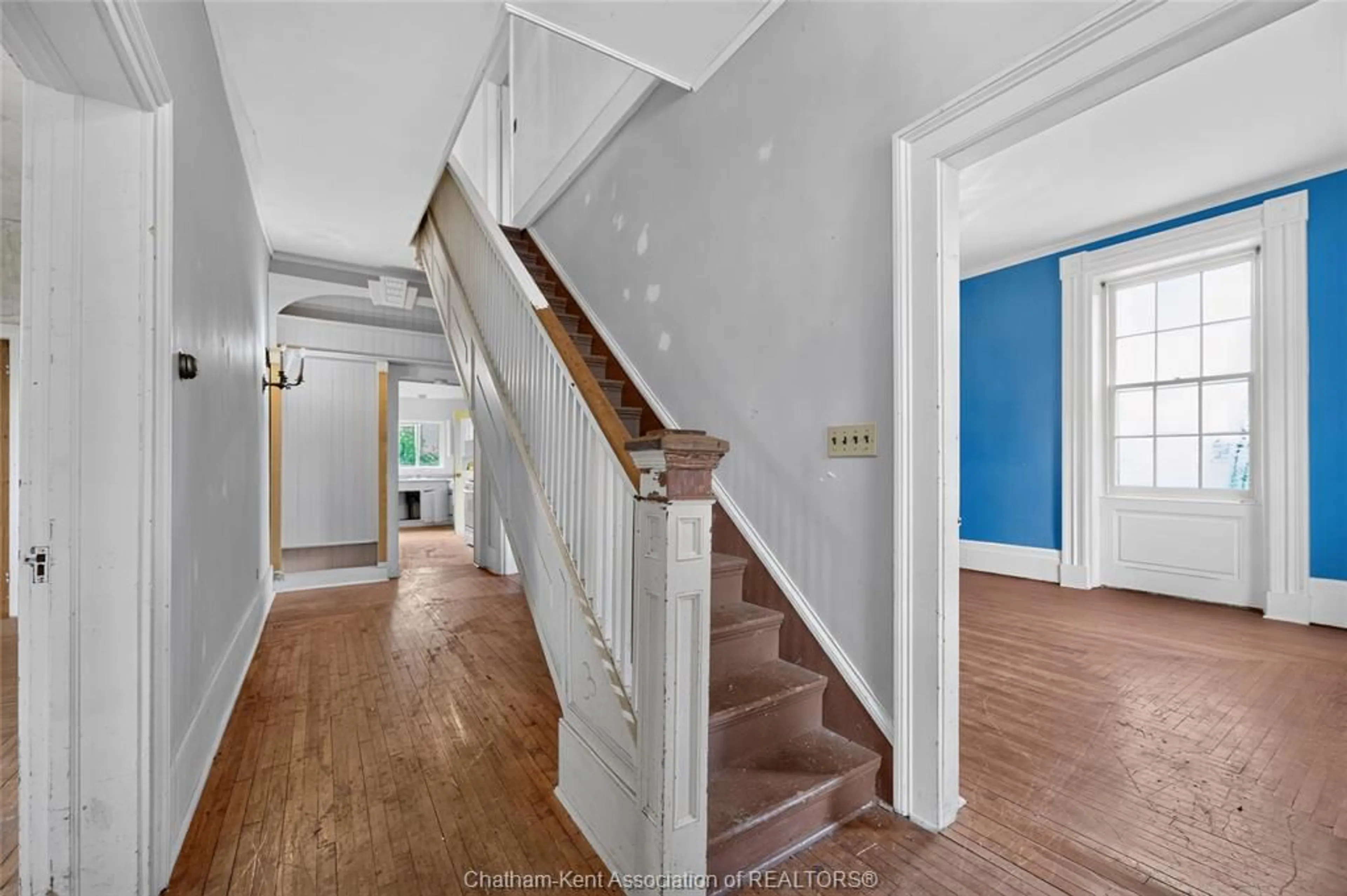 Indoor foyer for 19080 HILL Rd, Morpeth Ontario N0P 1X0