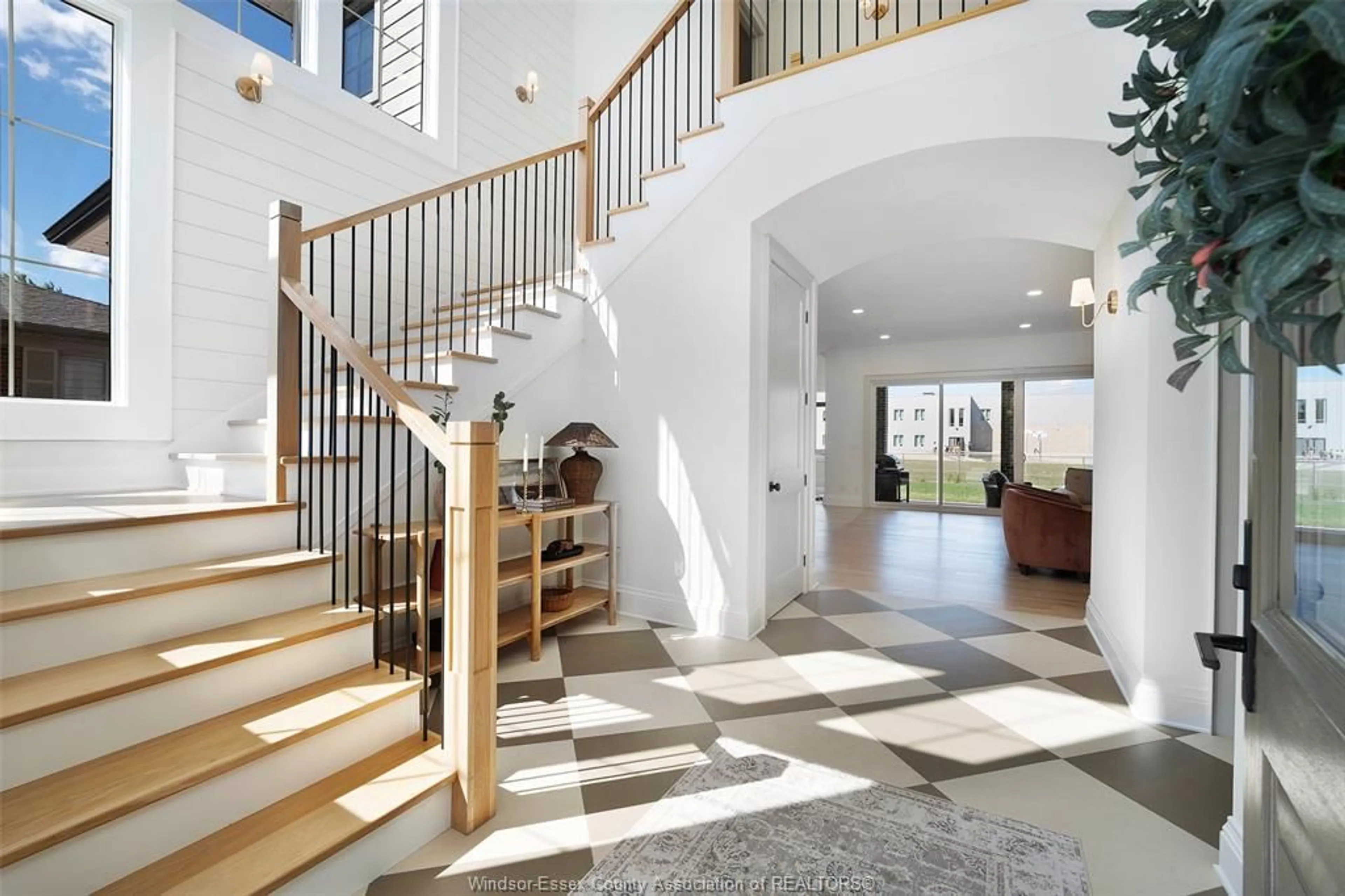Indoor foyer for 457 ARLINGTON Blvd, Tecumseh Ontario N8N 2K1