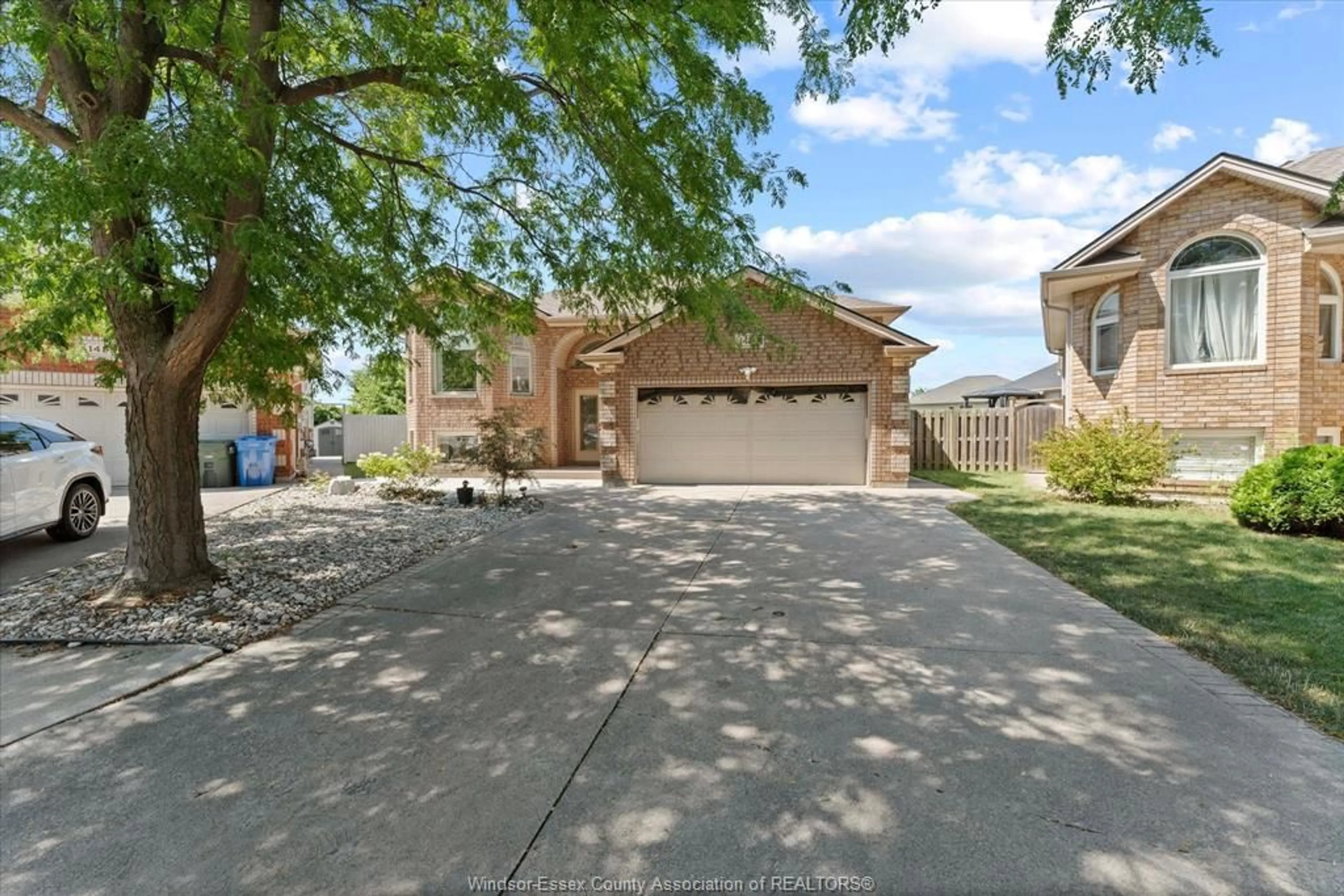 A pic from outside/outdoor area/front of a property/back of a property/a pic from drone, street for 1469 MERIDIAN St, Windsor Ontario N9G 3E5