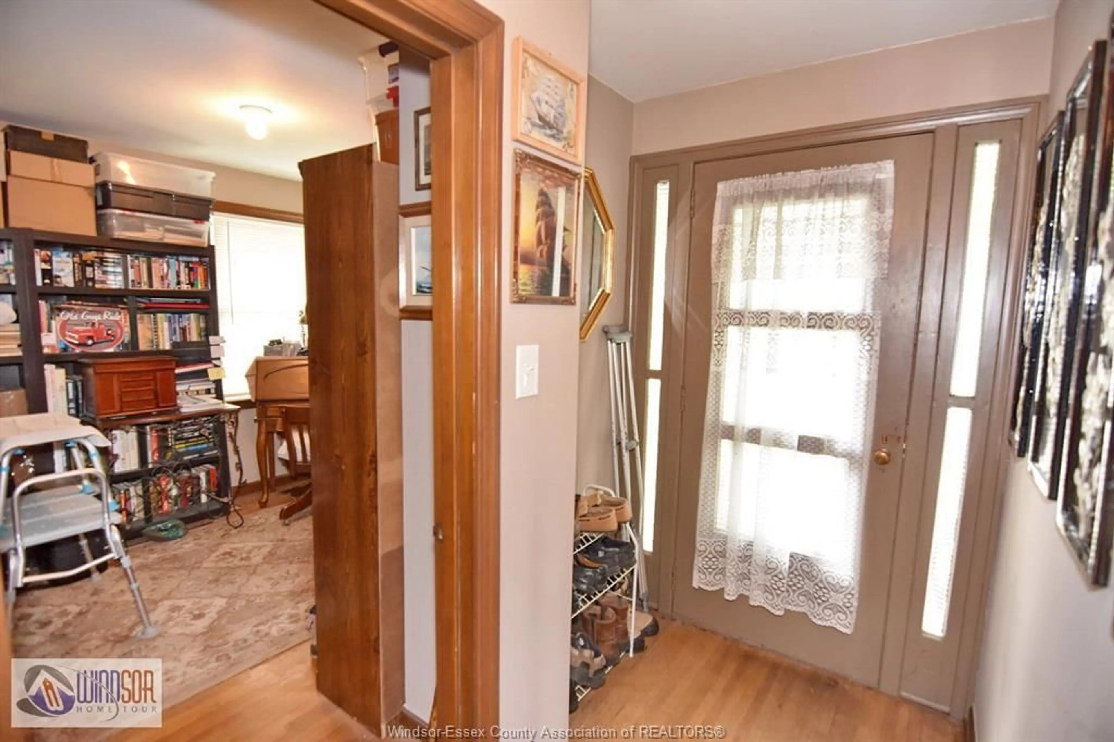Indoor entryway for 1534 PILLETTE Rd, Windsor Ontario N8Y 3C2