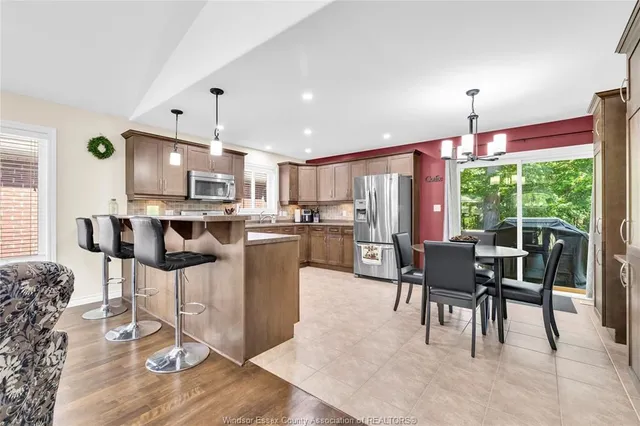 695 INTERNATIONAL Ave, LaSalle 5