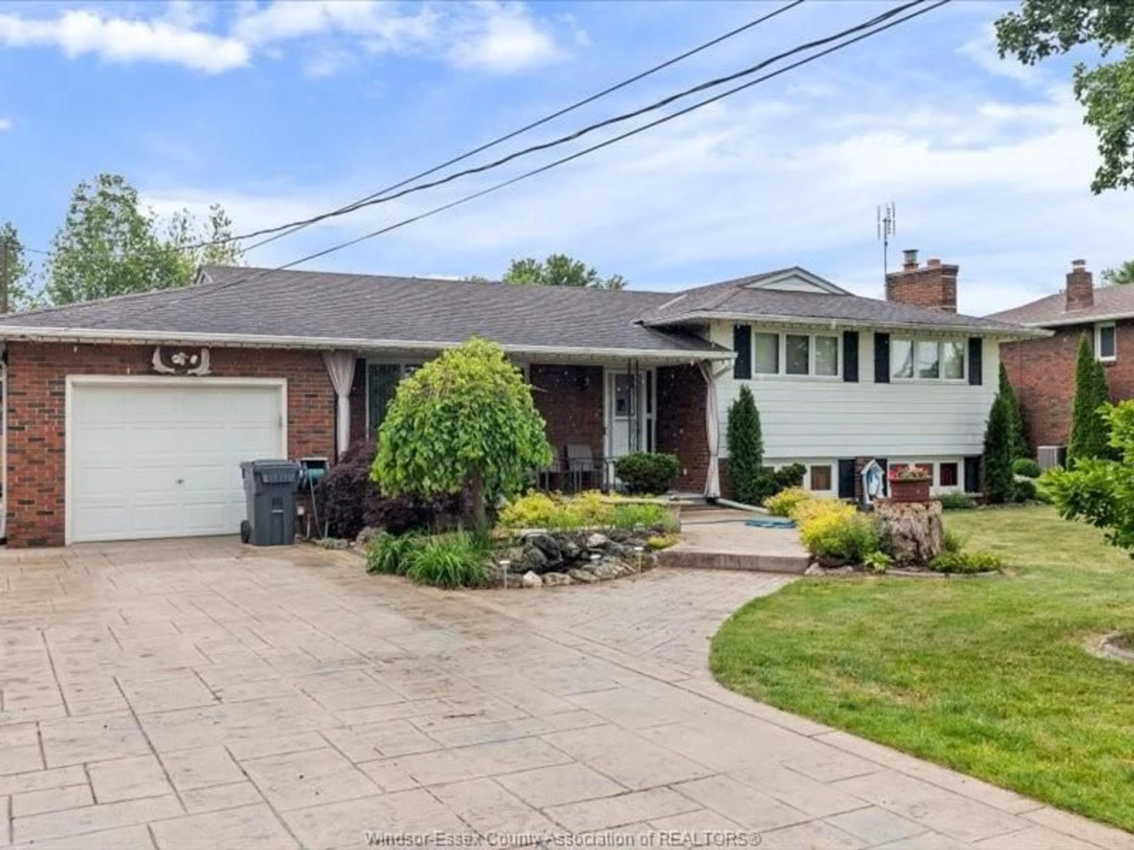 A pic from outside/outdoor area/front of a property/back of a property/a pic from drone, street for 3325 BASELINE Rd, Windsor Ontario N9V 0A2