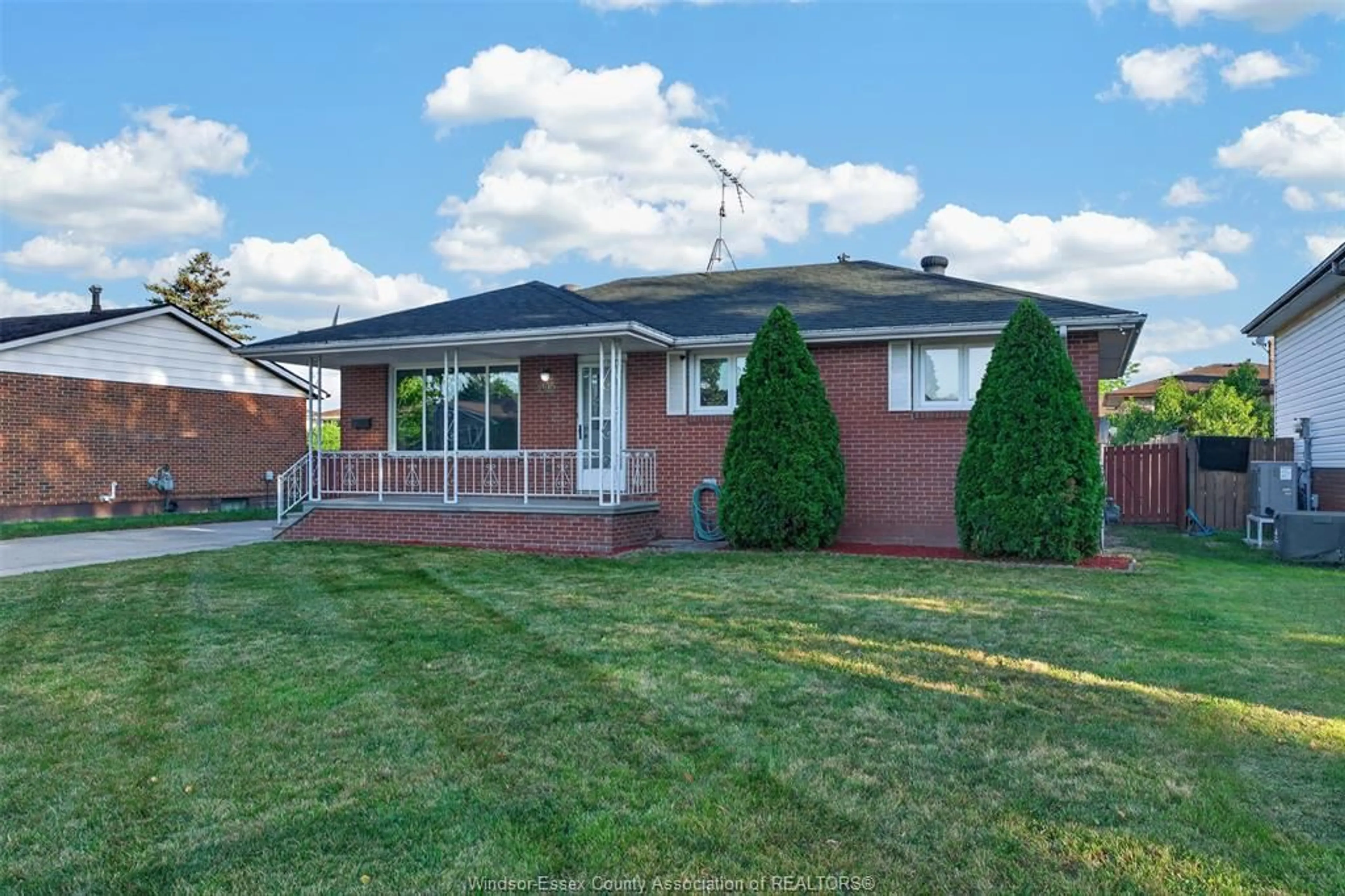 Home with brick exterior material, street for 5015 COLBOURNE, Windsor Ontario N8T 1T6