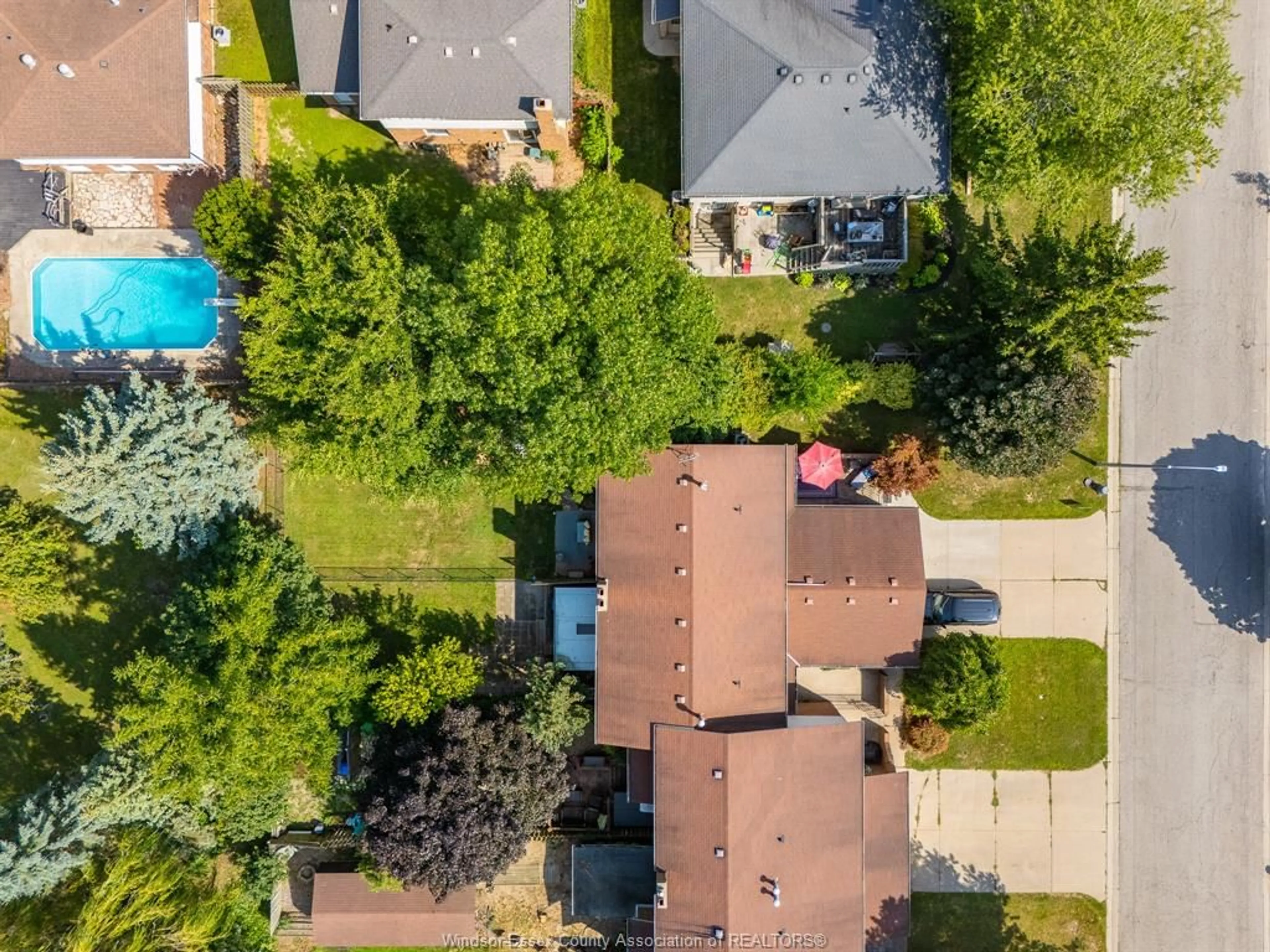 A pic from outside/outdoor area/front of a property/back of a property/a pic from drone, street for 70 Remark Dr, Kingsville Ontario N9Y 3R3