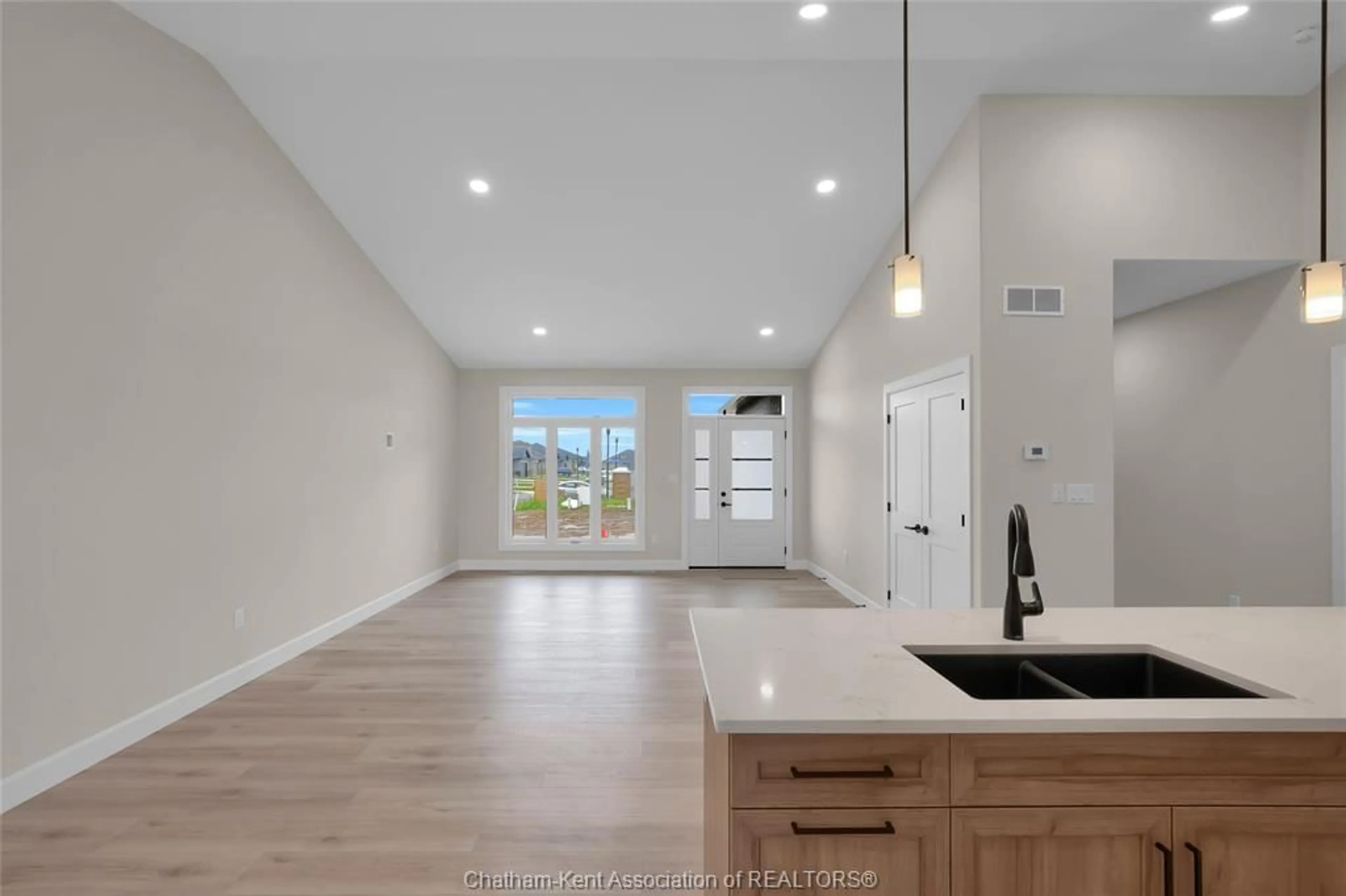 Open concept kitchen, unknown for 587 KEIL Trail, Chatham Ontario N7L 0G8