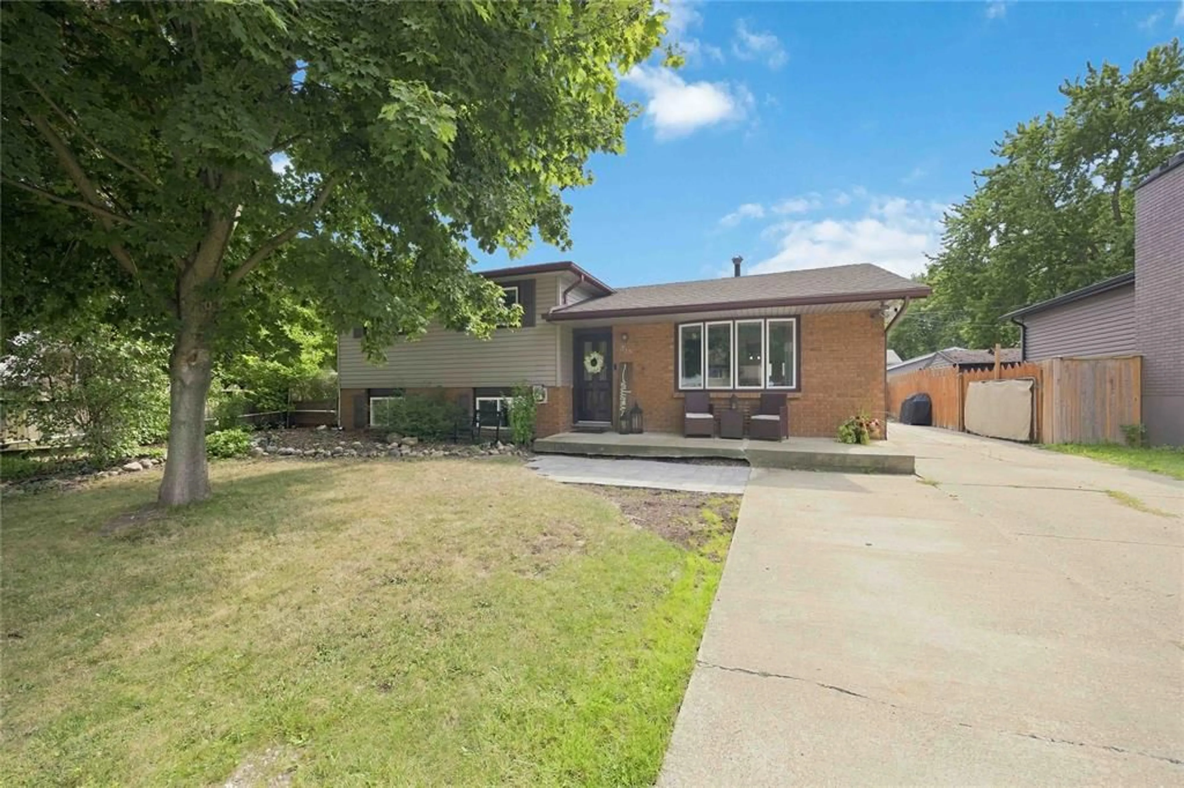 Home with brick exterior material, street for 315 Brentwood Cres, St Clair Ontario N0N 1G0