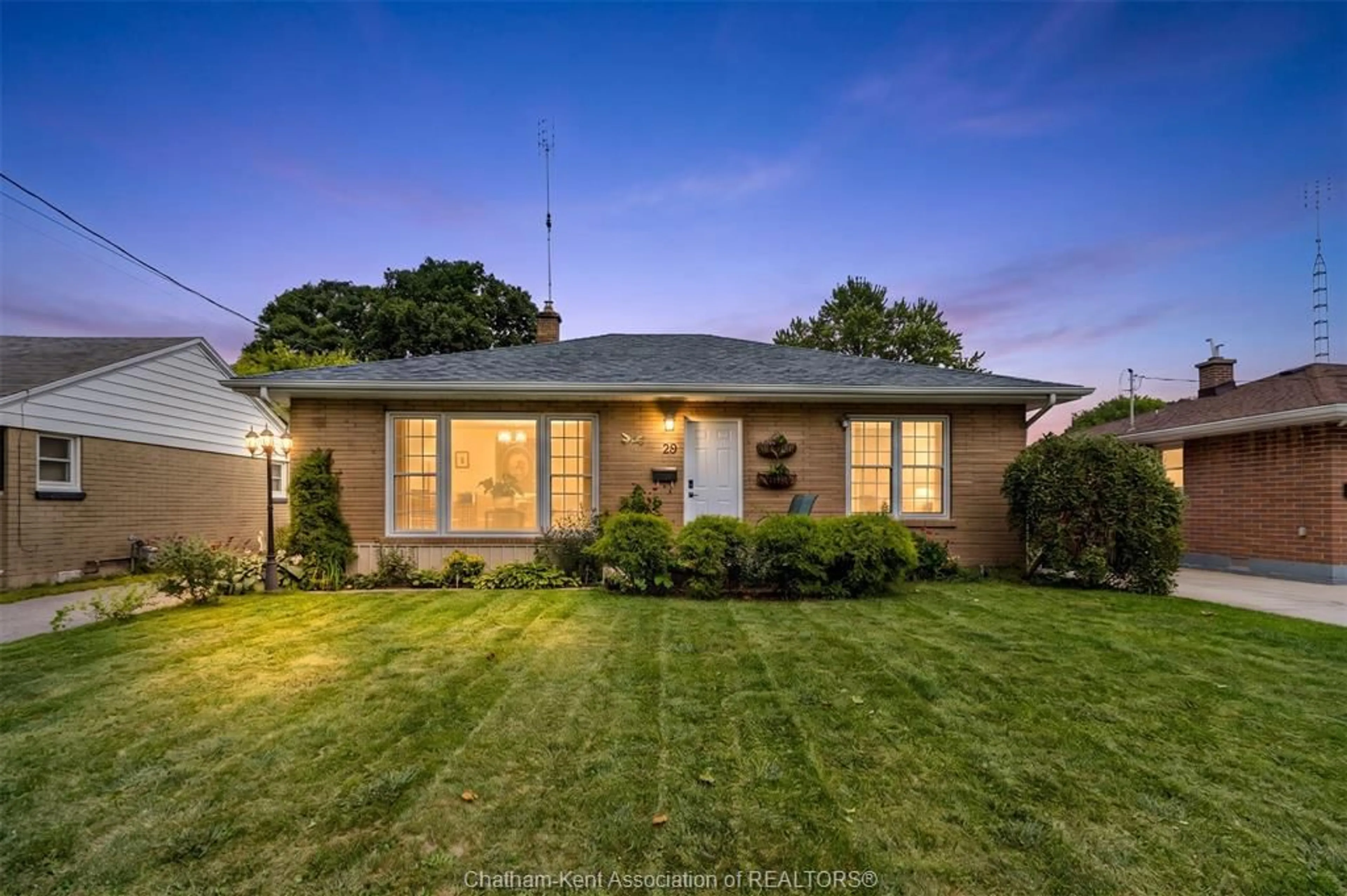 A pic from outside/outdoor area/front of a property/back of a property/a pic from drone, street for 29 PAVEY St, Chatham Ontario N7M 5E1