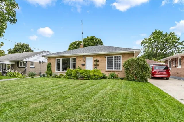 29 PAVEY St, Chatham 5