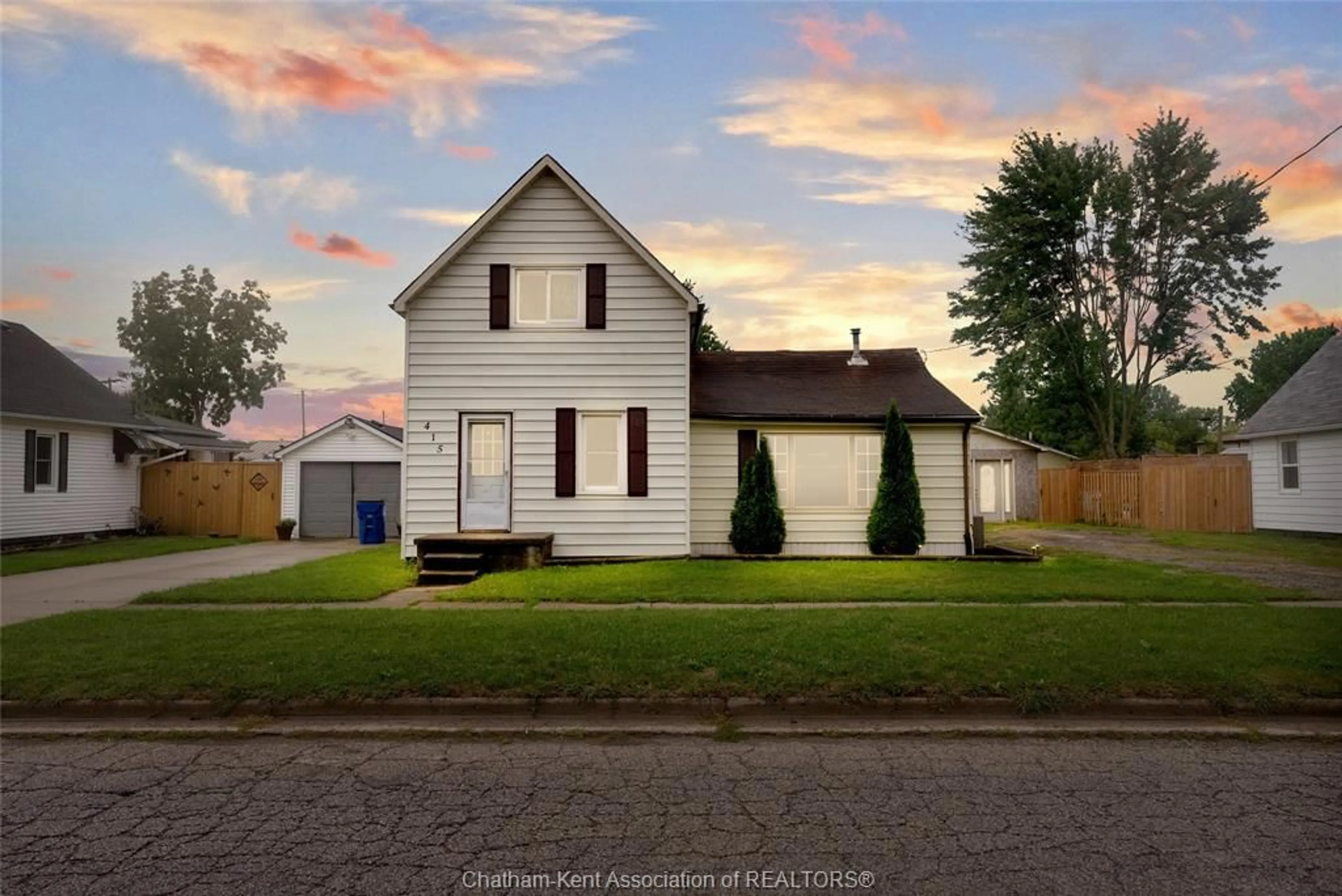 Unknown for 415 Queen St, Wallaceburg Ontario N8A 1G8