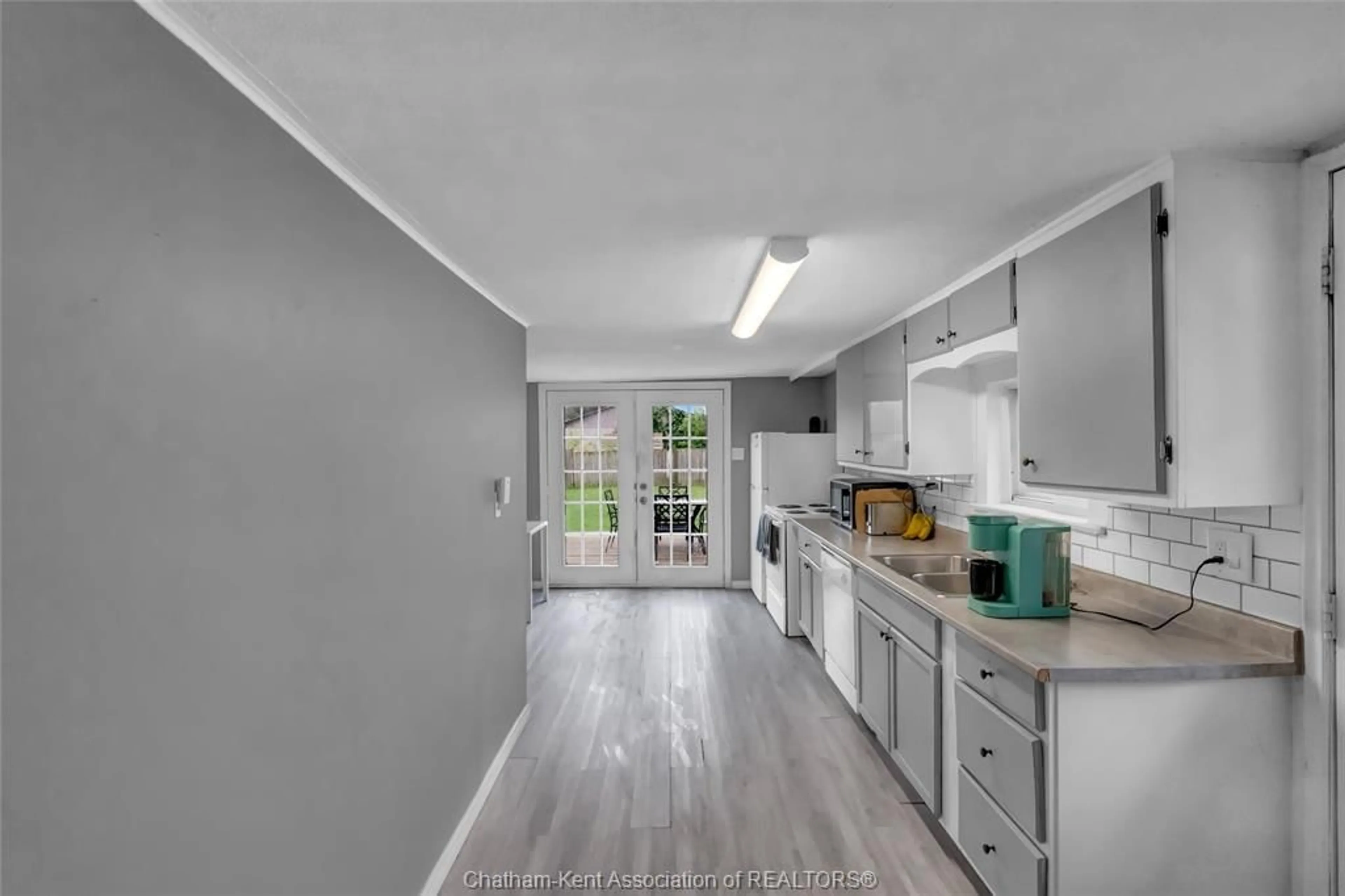 Open concept kitchen, unknown for 415 Queen St, Wallaceburg Ontario N8A 1G8