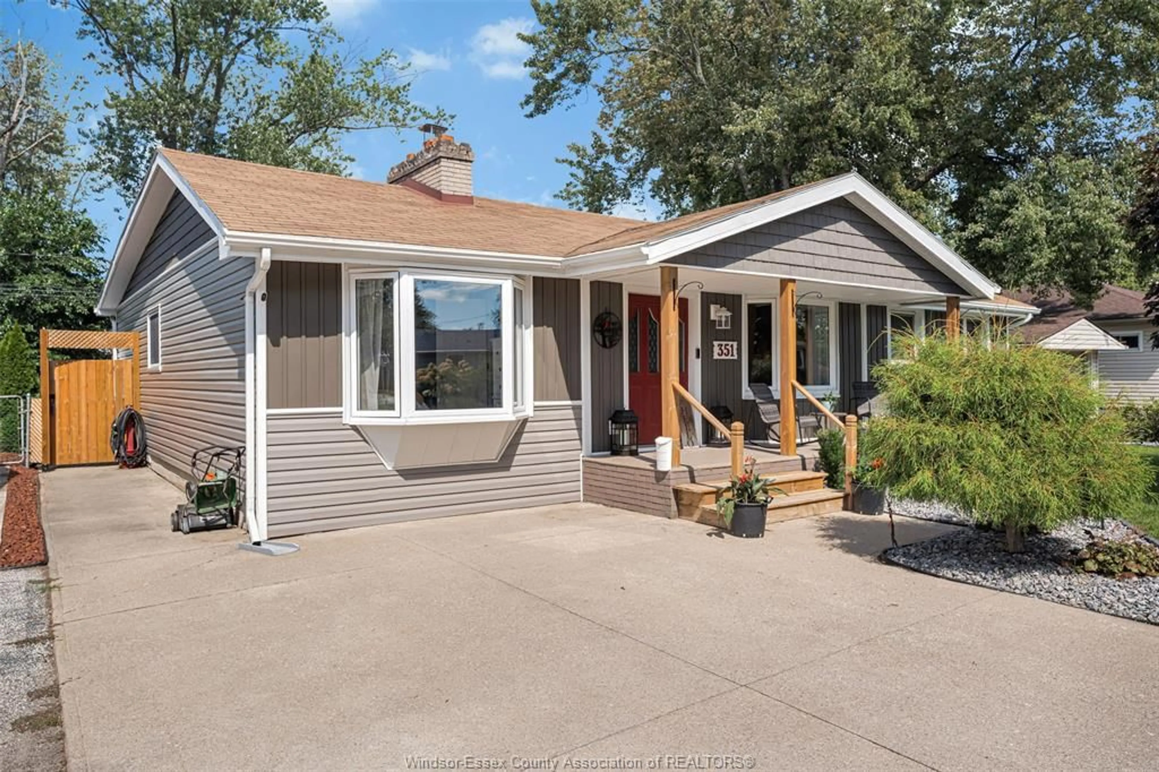 Home with vinyl exterior material, street for 351 SUPERIOR St, LaSalle Ontario N9J 1H7