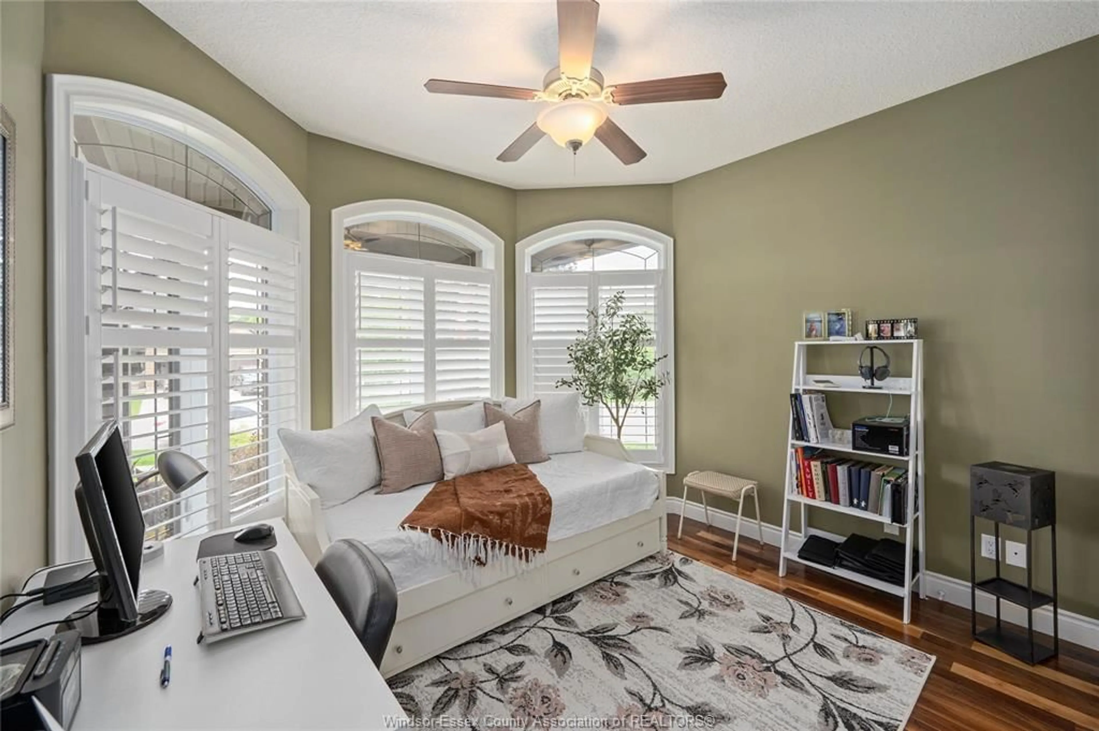 Living room with furniture, unknown for 286 DUFFERIN St, Belmont Ontario N0L 1B0