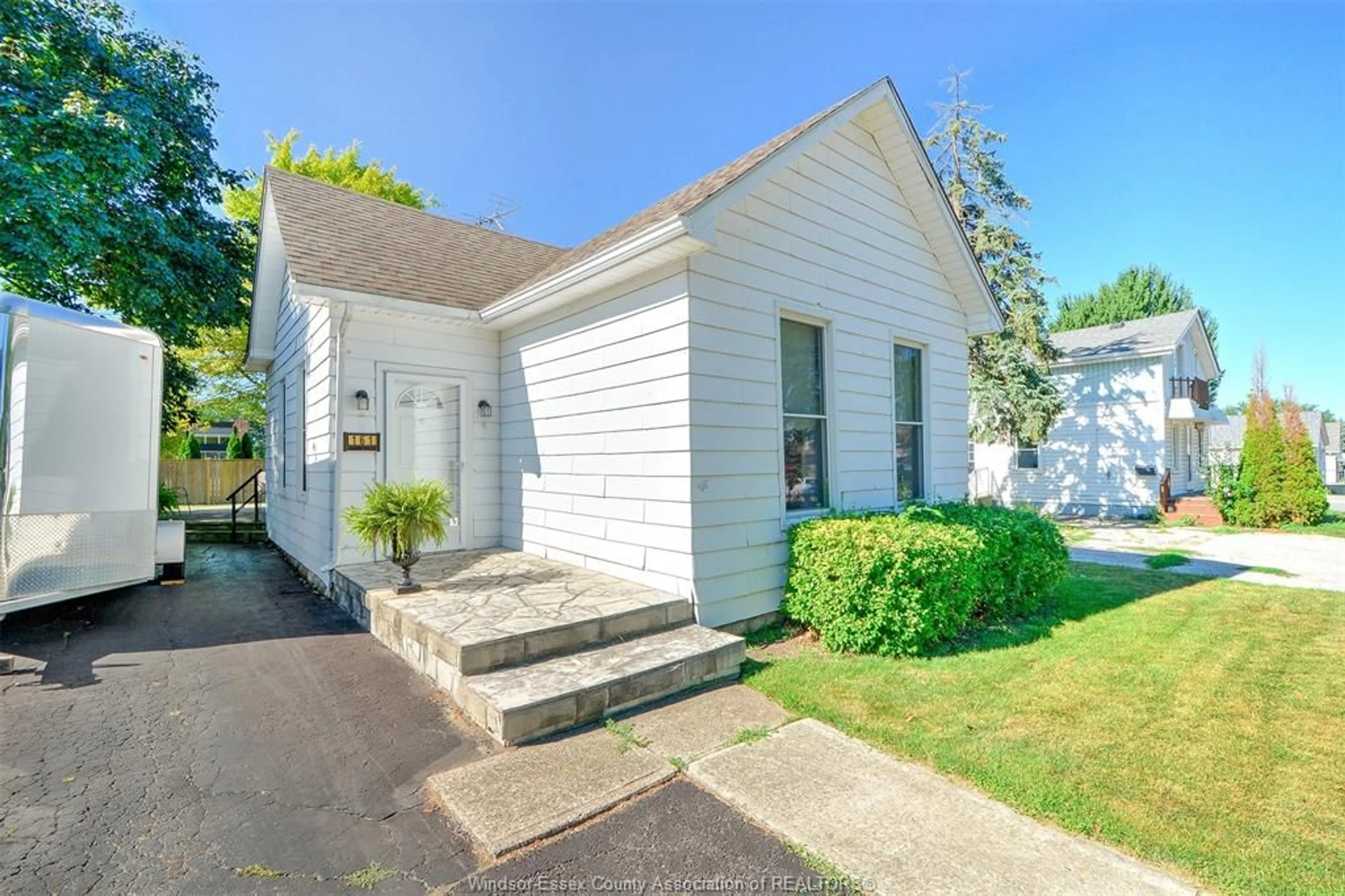 A pic from outside/outdoor area/front of a property/back of a property/a pic from drone, street for 161 PARK St, Amherstburg Ontario N9V 1P3