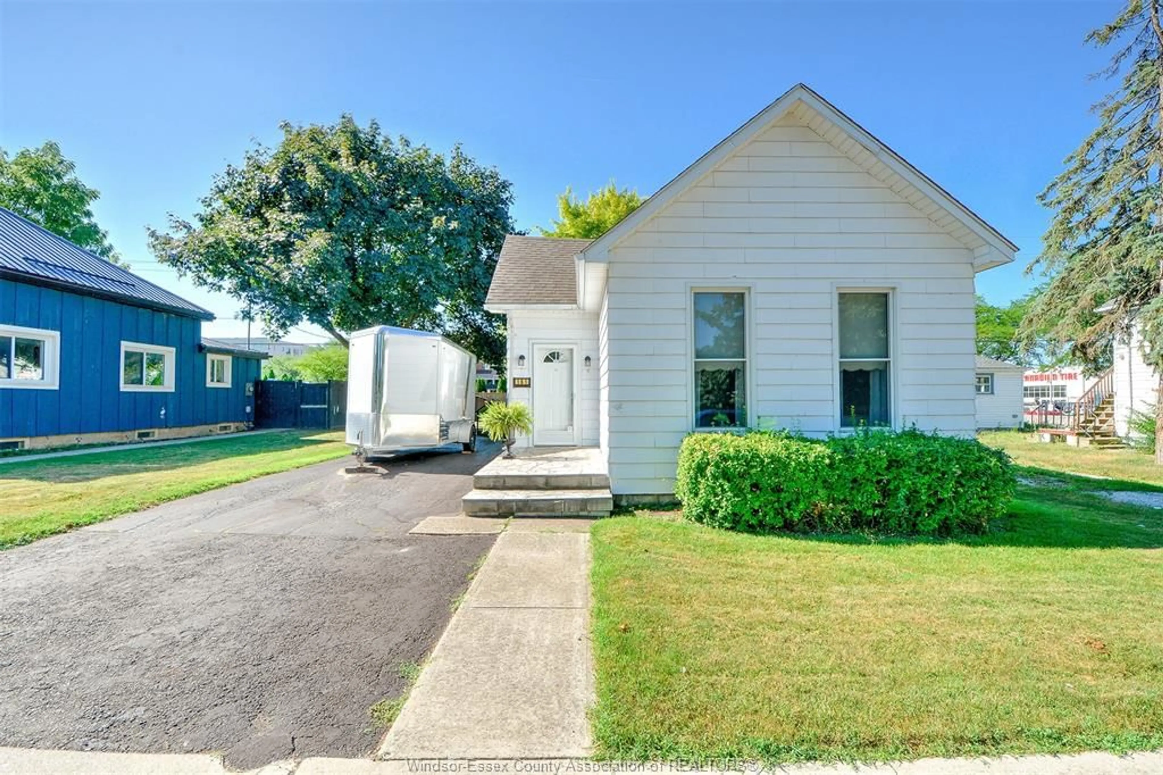 Home with vinyl exterior material, street for 161 PARK St, Amherstburg Ontario N9V 1P3