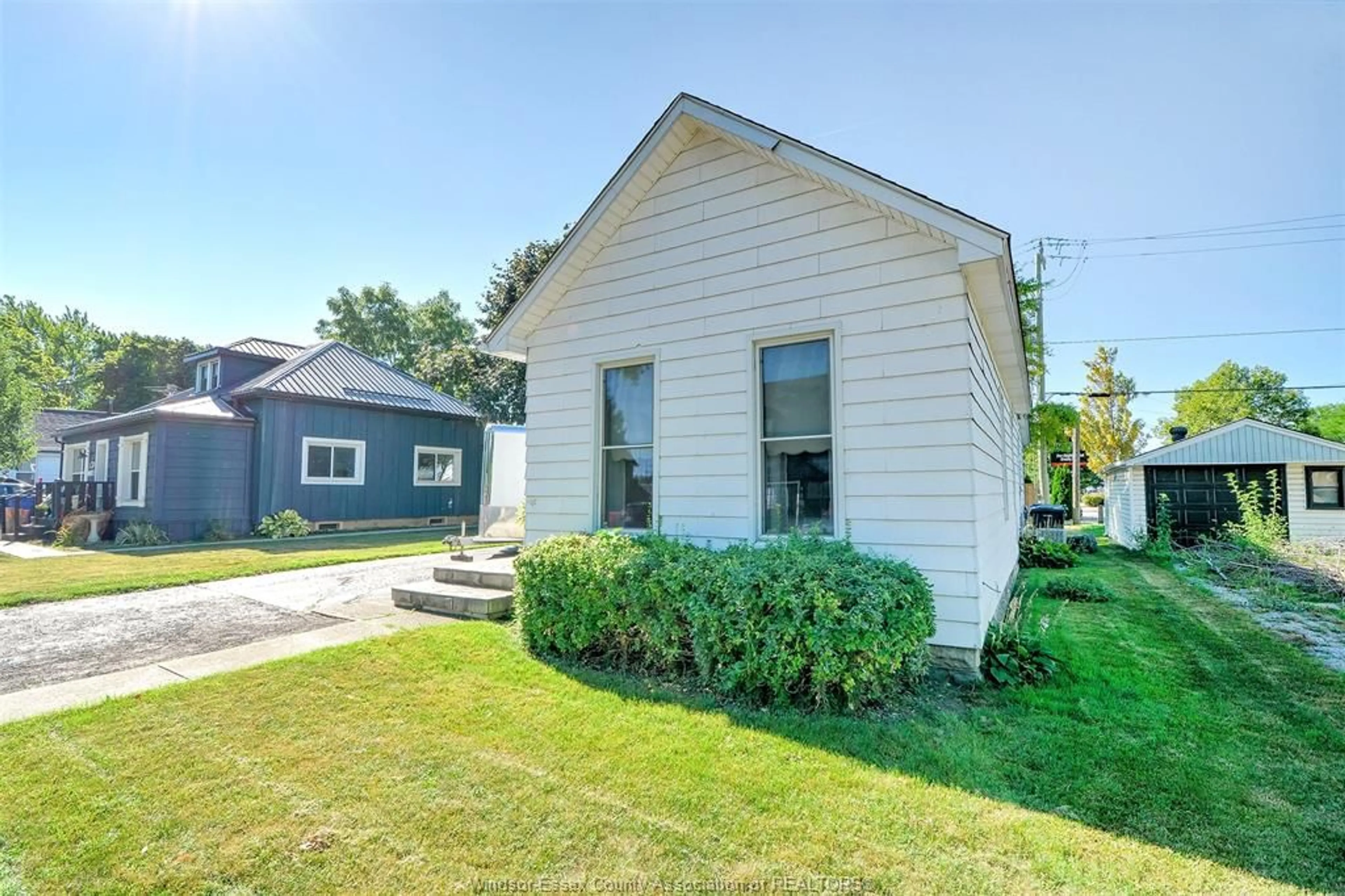 Home with vinyl exterior material, street for 161 PARK St, Amherstburg Ontario N9V 1P3