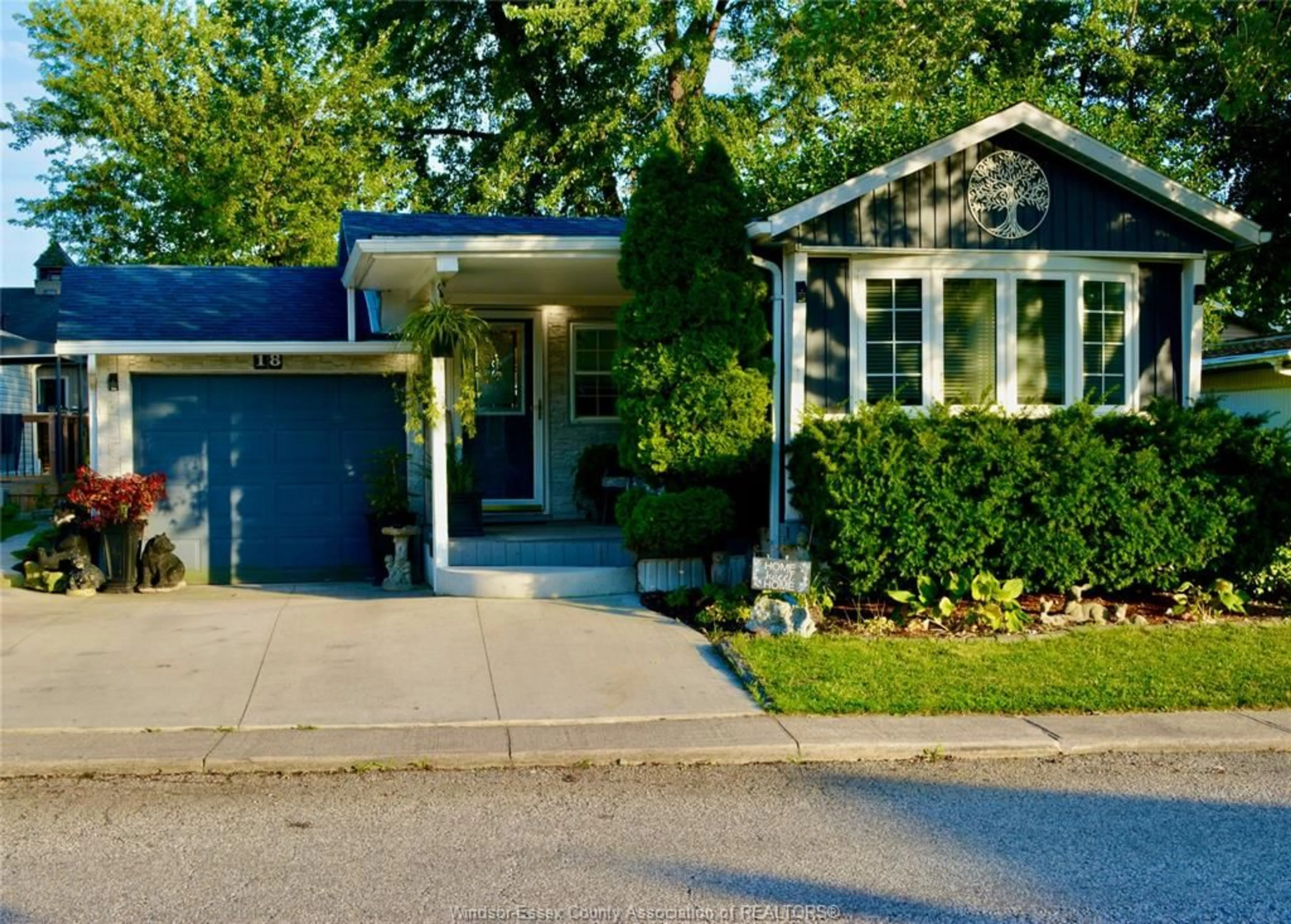 Home with vinyl exterior material, street for 18 DANA, Essex Ontario N8M 1Y9
