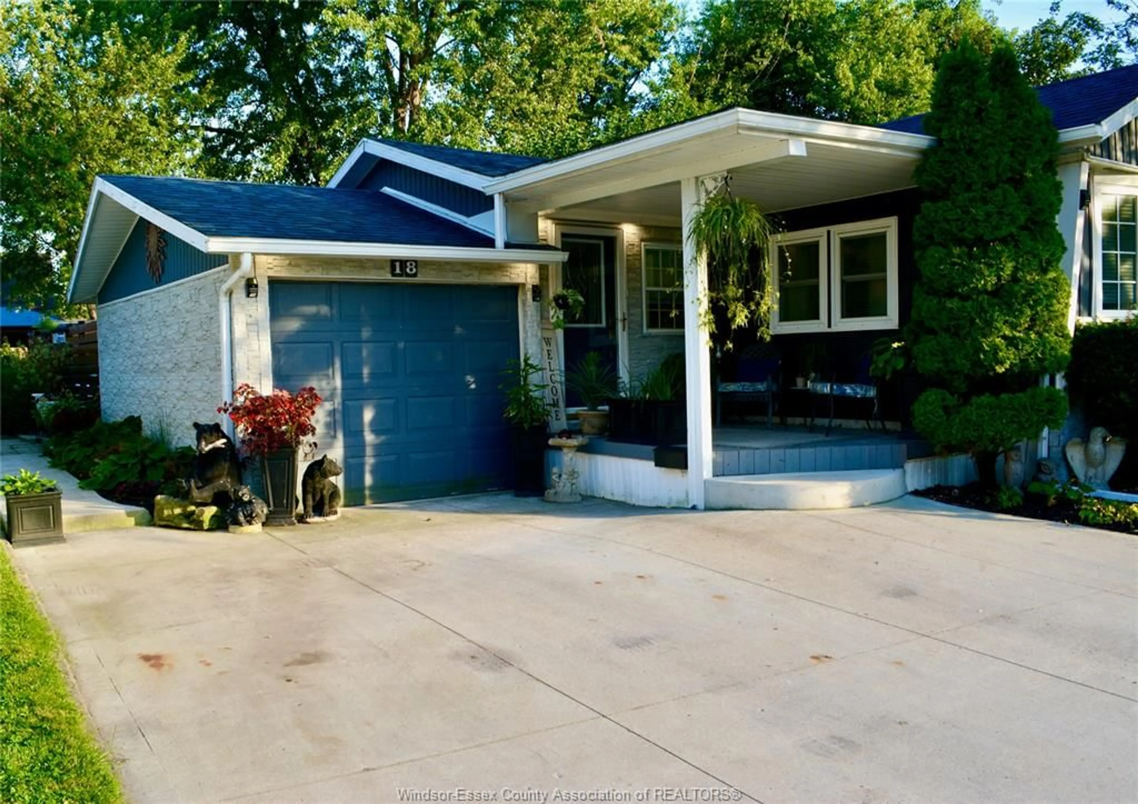 Home with vinyl exterior material, street for 18 DANA, Essex Ontario N8M 1Y9