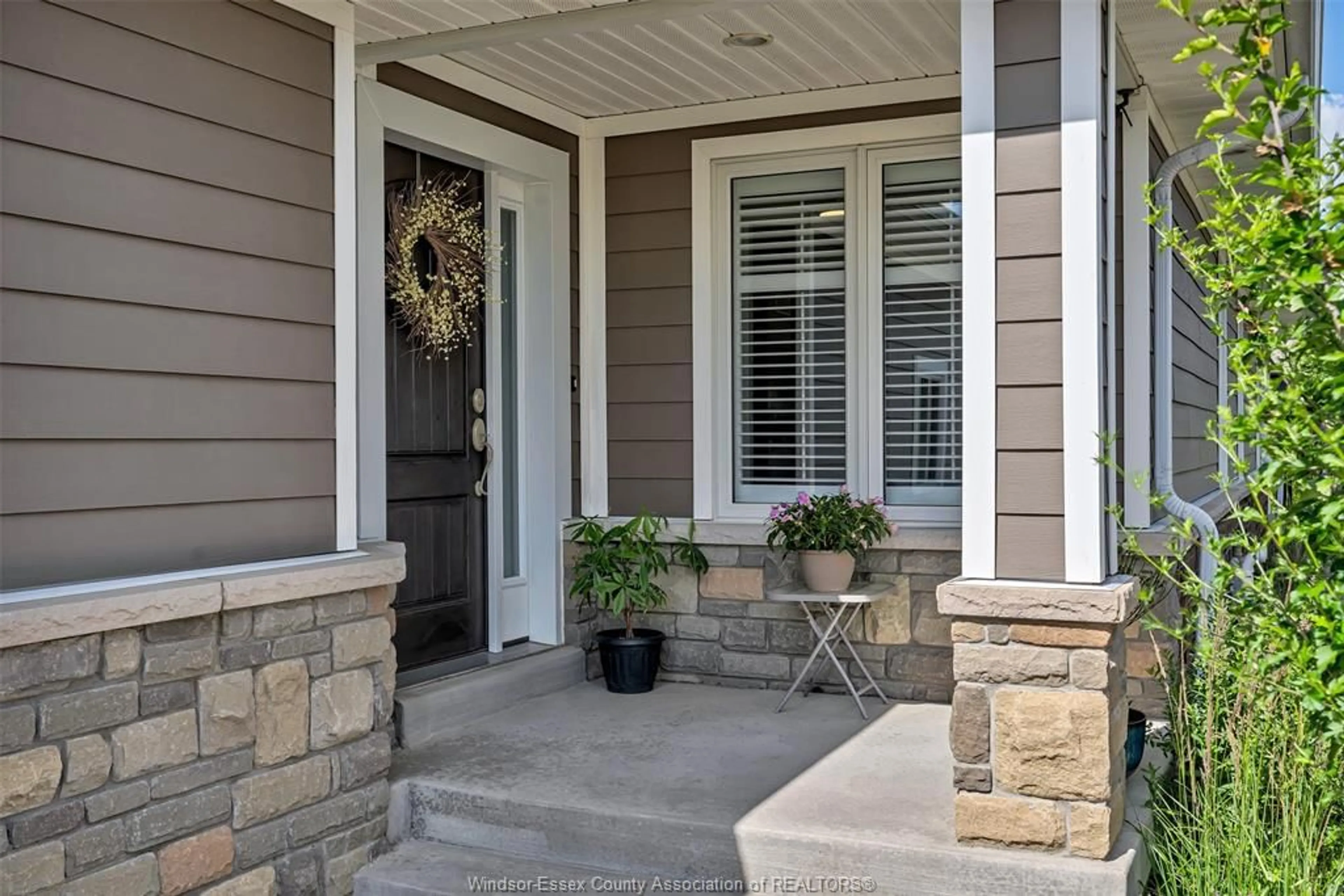 Indoor entryway for 1172 ALLIANCE St, LaSalle Ontario N9H 0C3