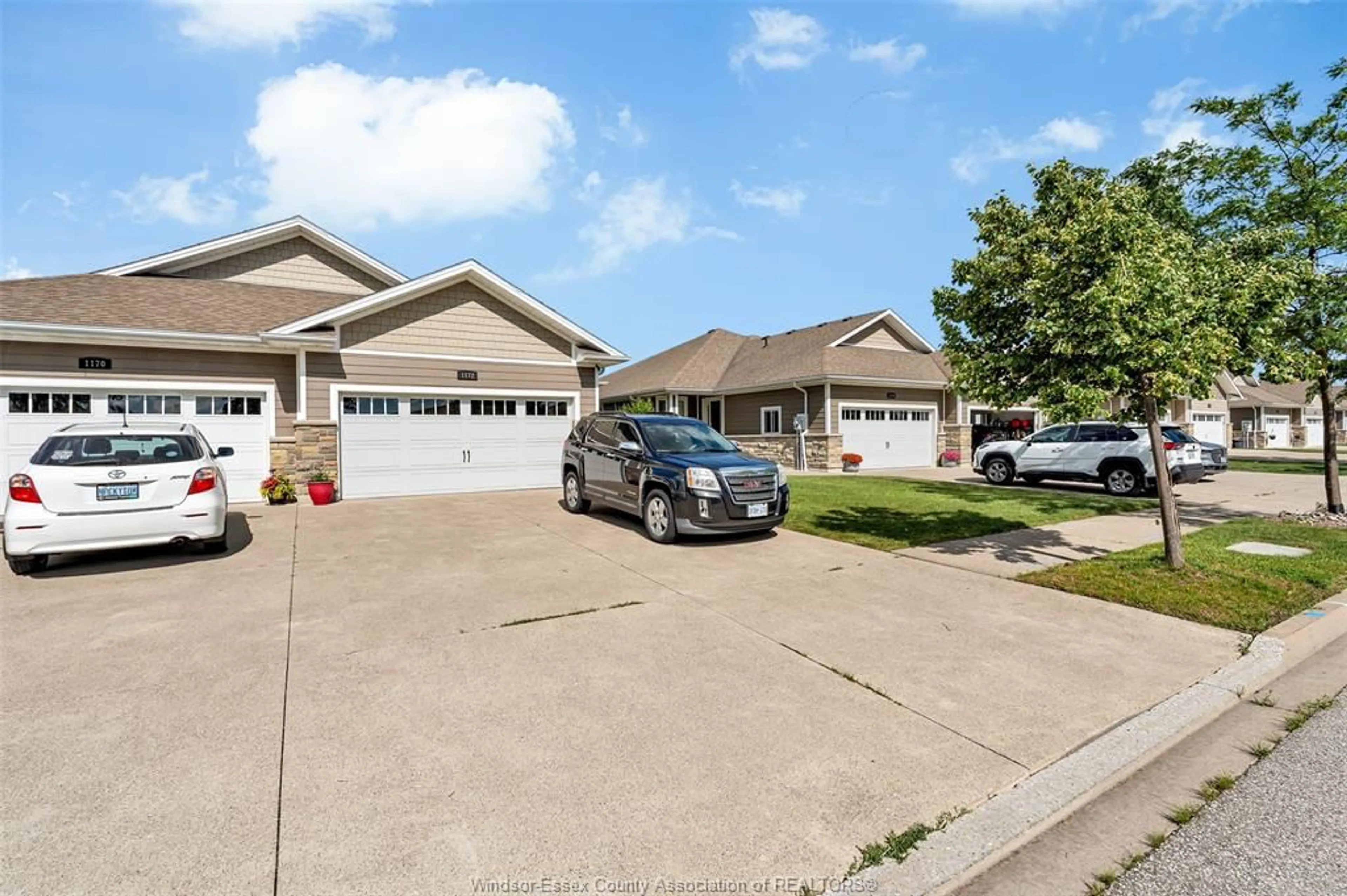 Indoor garage for 1172 ALLIANCE St, LaSalle Ontario N9H 0C3