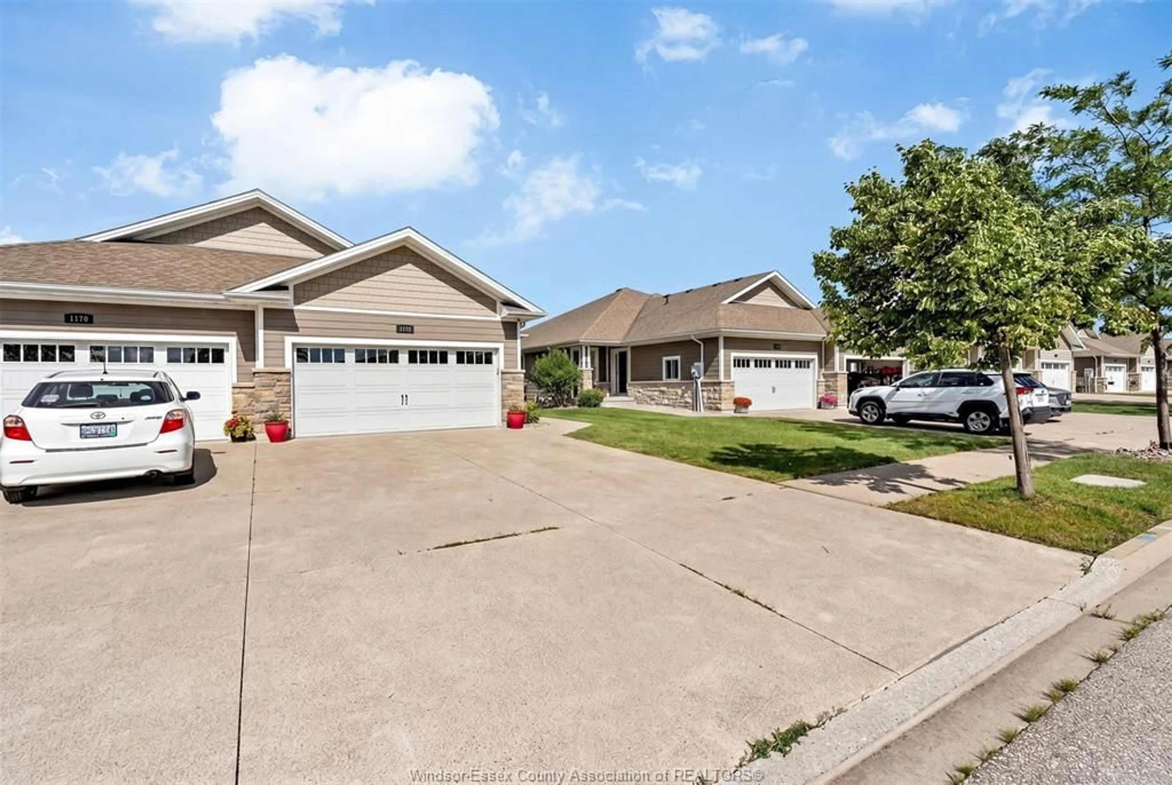 A pic from outside/outdoor area/front of a property/back of a property/a pic from drone, street for 1172 ALLIANCE St, LaSalle Ontario N9H 0C3