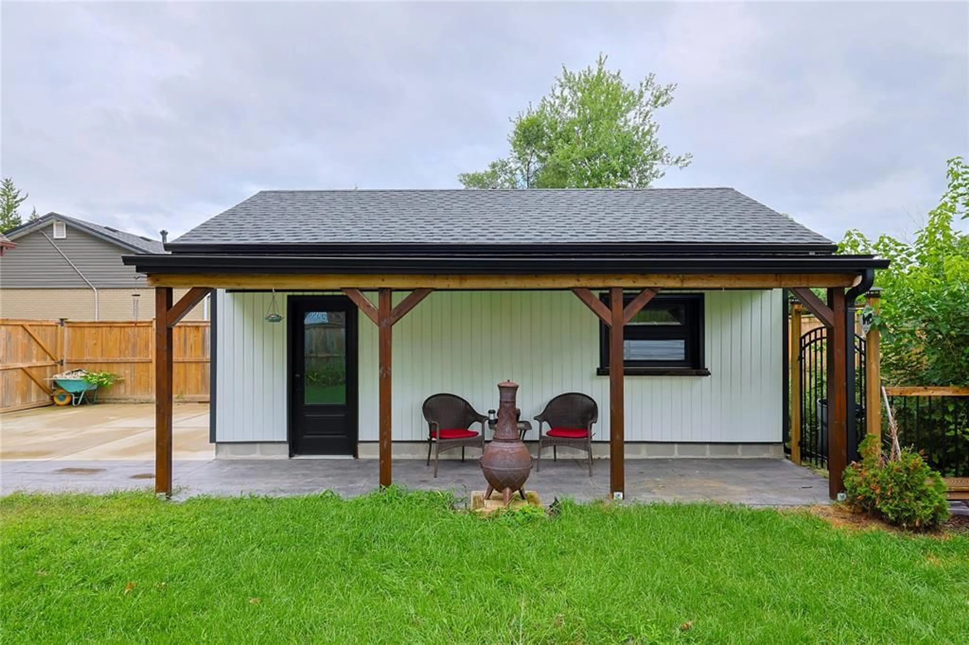 Shed for 808 Rosedale Ave, Sarnia Ontario N7V 2A3