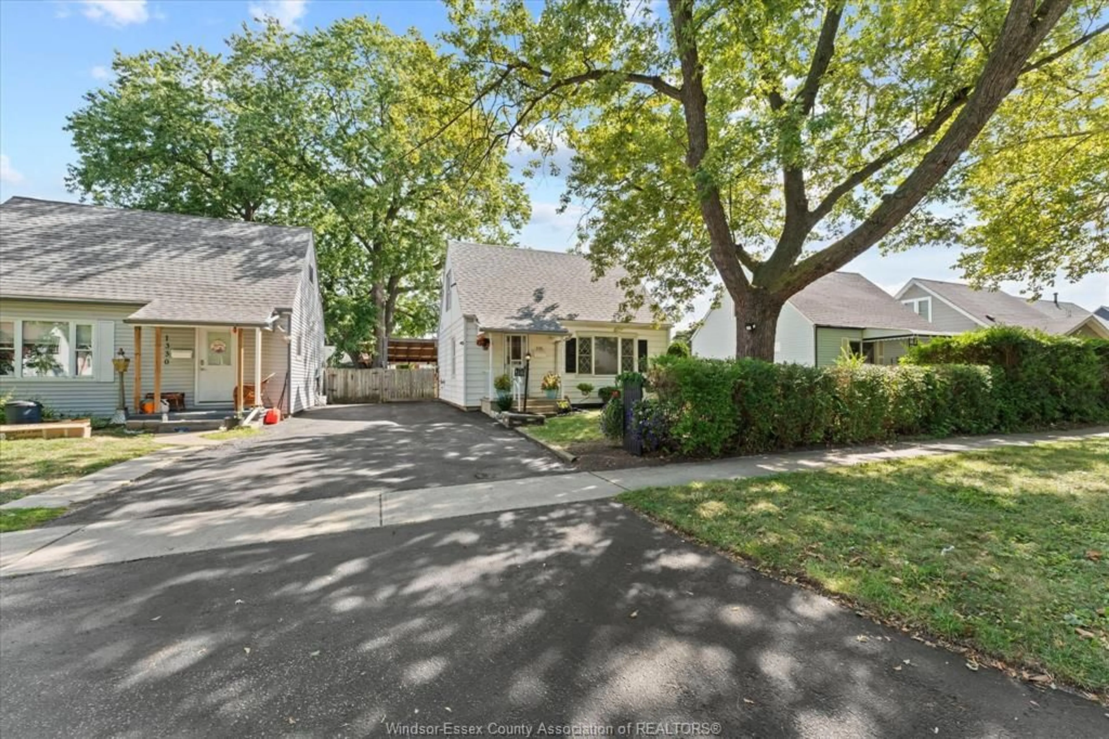 A pic from outside/outdoor area/front of a property/back of a property/a pic from drone, street for 1336 PARTINGTON, Windsor Ontario N9B 2P6