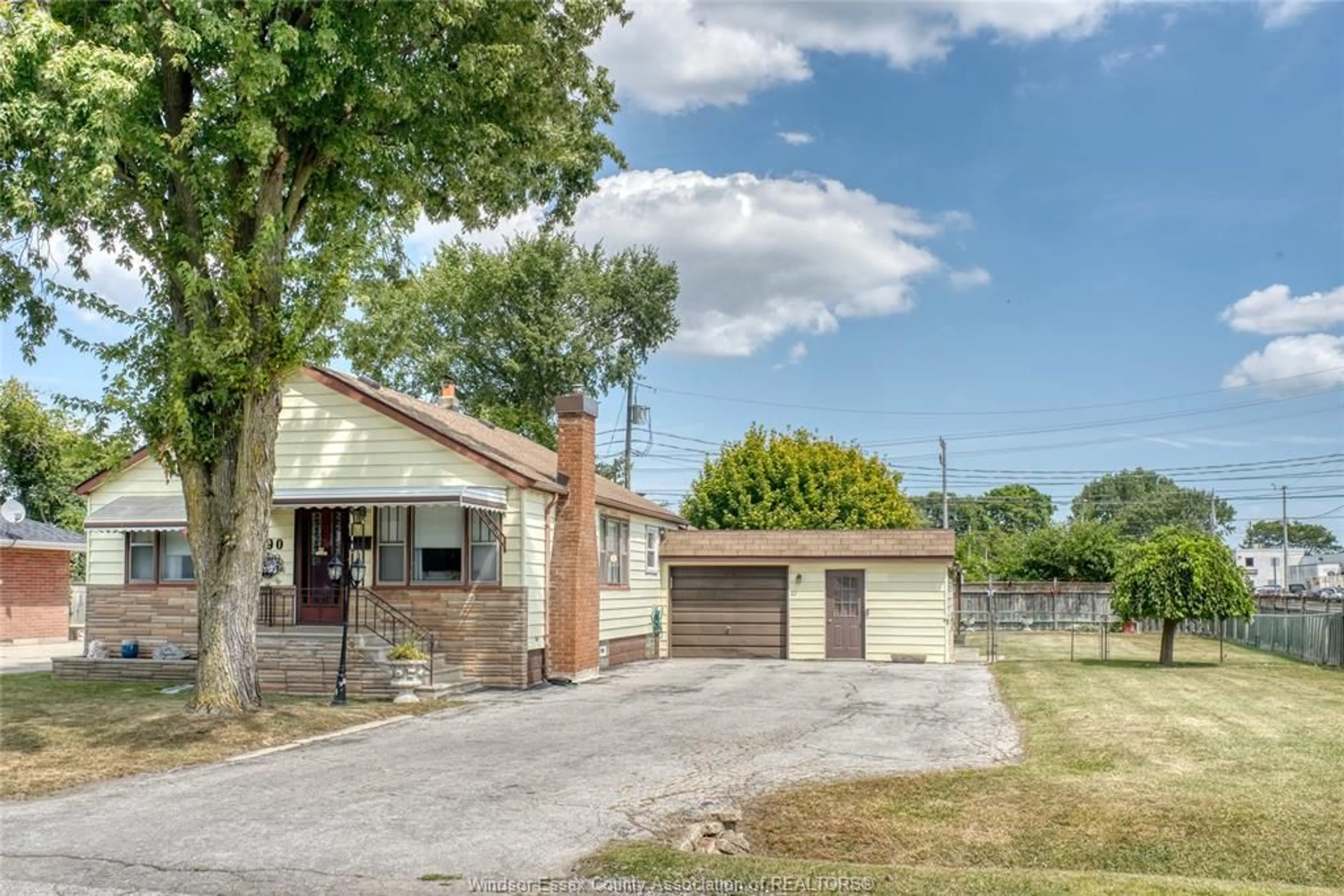 A pic from outside/outdoor area/front of a property/back of a property/a pic from drone, street for 3690 TURNER Rd, Windsor Ontario N8W 3N1