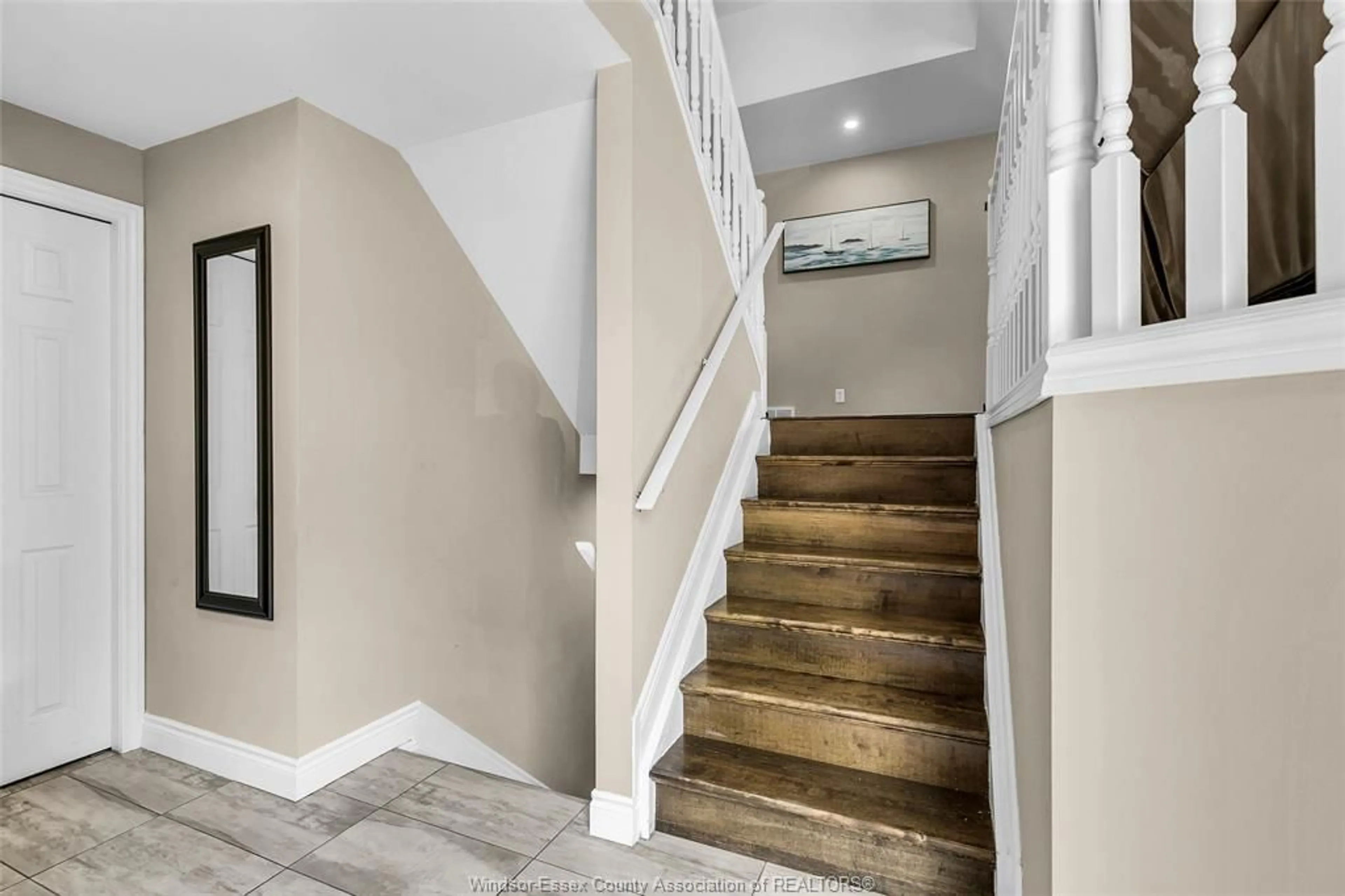 Stairs for 992 WHISTLER, Windsor Ontario N8P 1L2