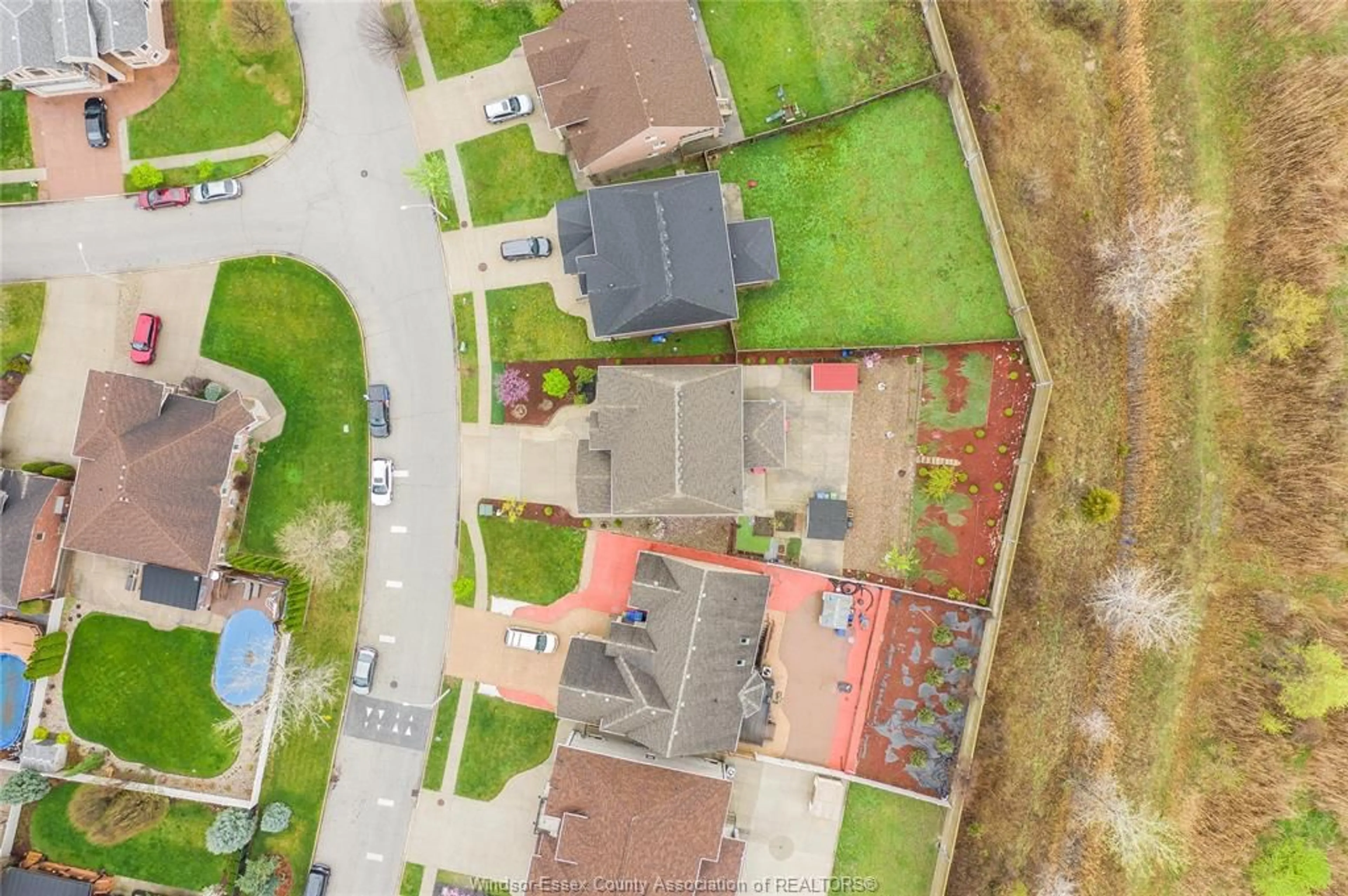 A pic from outside/outdoor area/front of a property/back of a property/a pic from drone, street for 2280 DANDURAND, Windsor Ontario N9E 4Z7