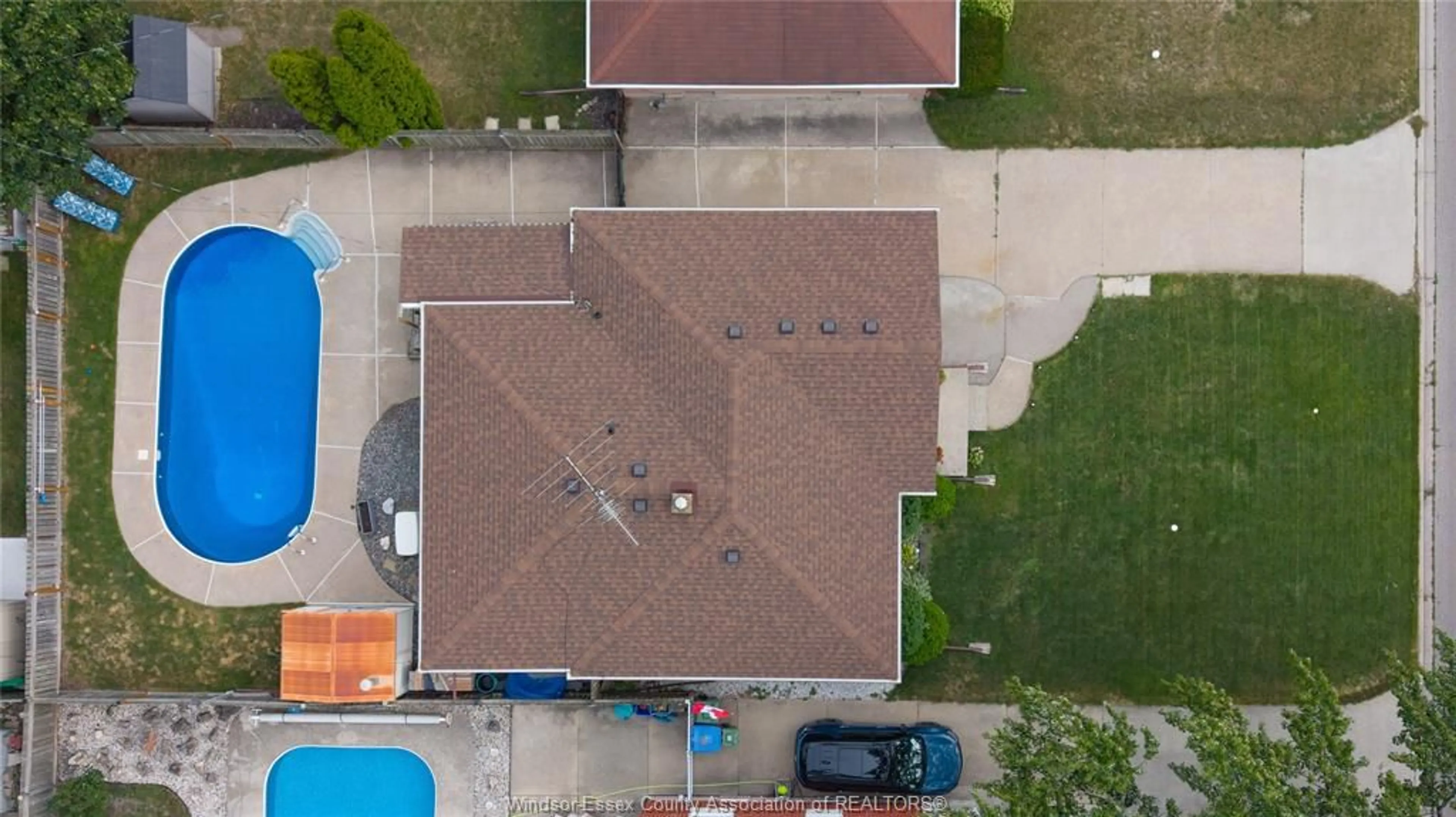 A pic from outside/outdoor area/front of a property/back of a property/a pic from drone, building for 468 Watson Ave, Windsor Ontario N8S 3S6