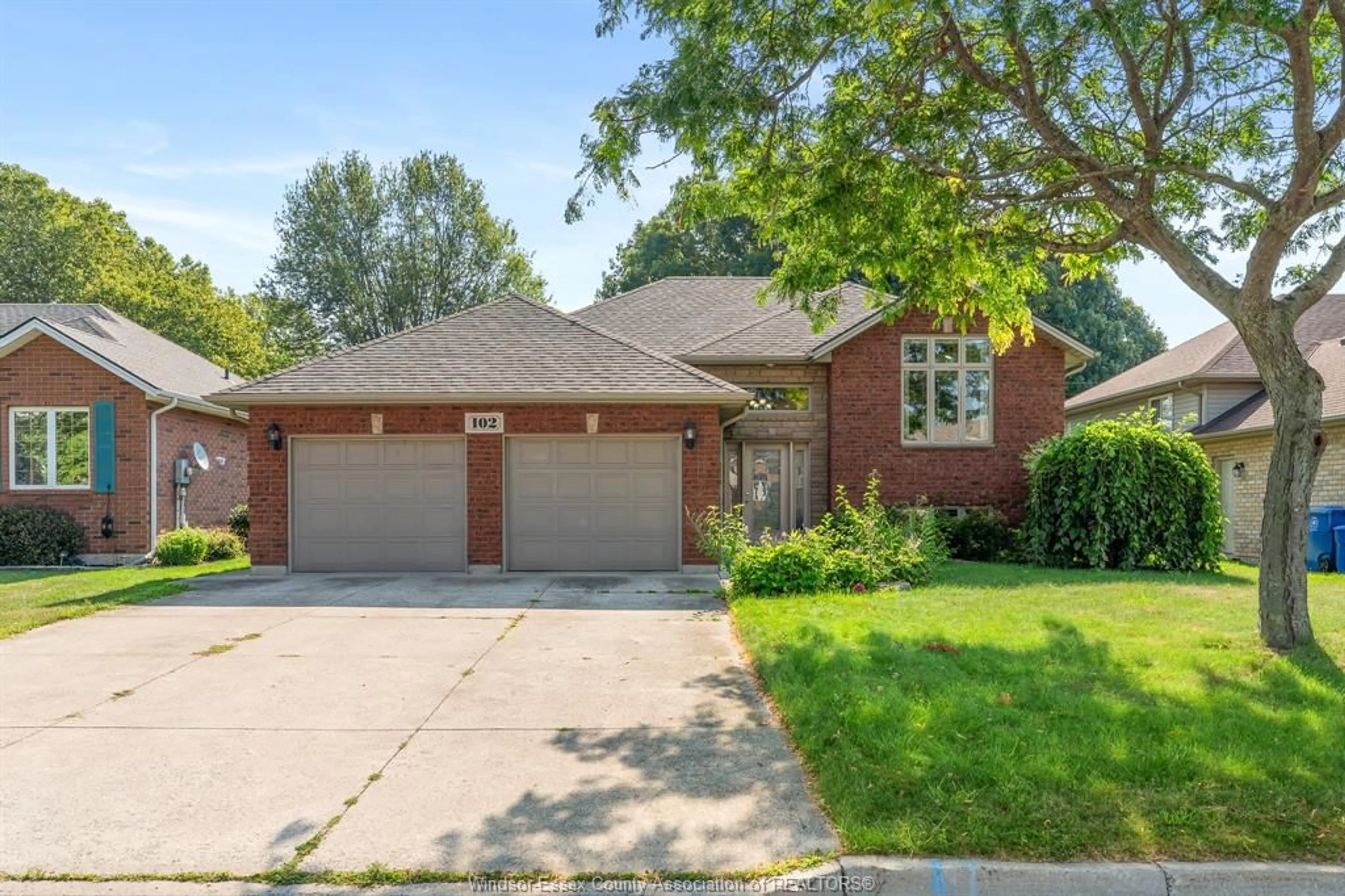 Home with brick exterior material, street for 102 Joanne Crt, Leamington Ontario N8H 5N5