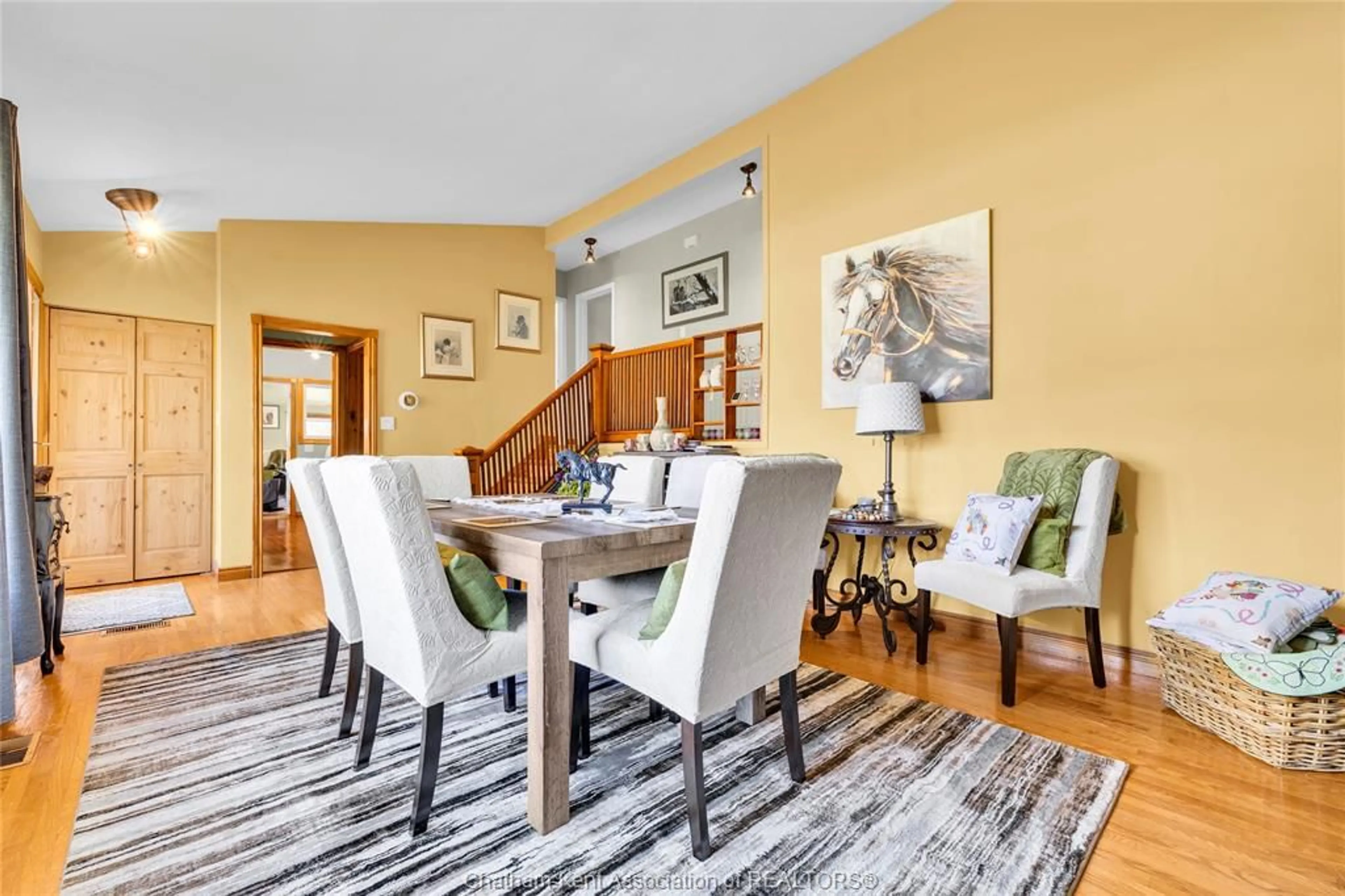 Dining room, wood/laminate floor for 46 Highland Dr, Chatham Ontario N7M 4C3