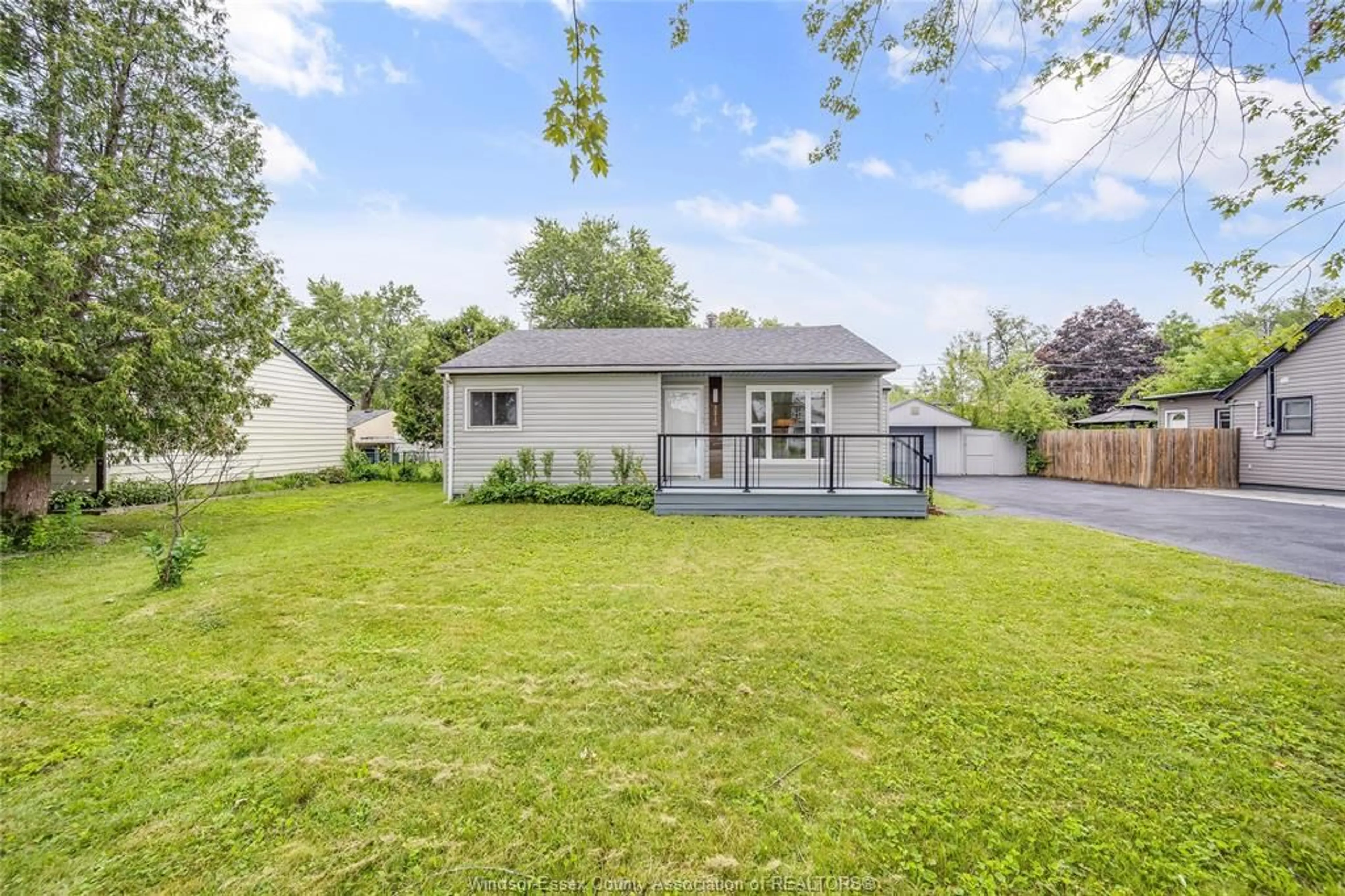 A pic from outside/outdoor area/front of a property/back of a property/a pic from drone, street for 3210 BLISS Rd, Windsor Ontario N8W 3B1