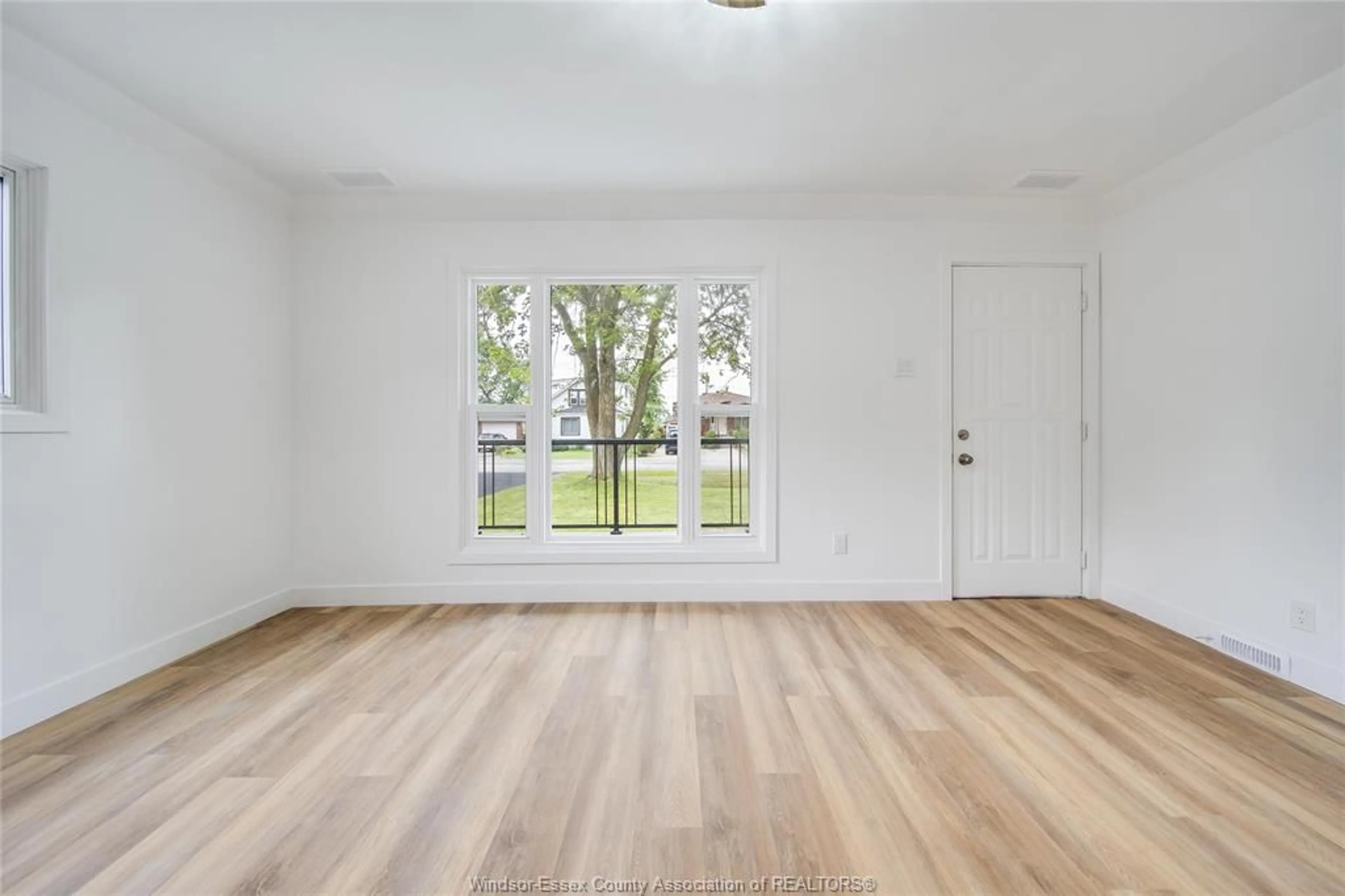 A pic of a room for 3210 BLISS Rd, Windsor Ontario N8W 3B1