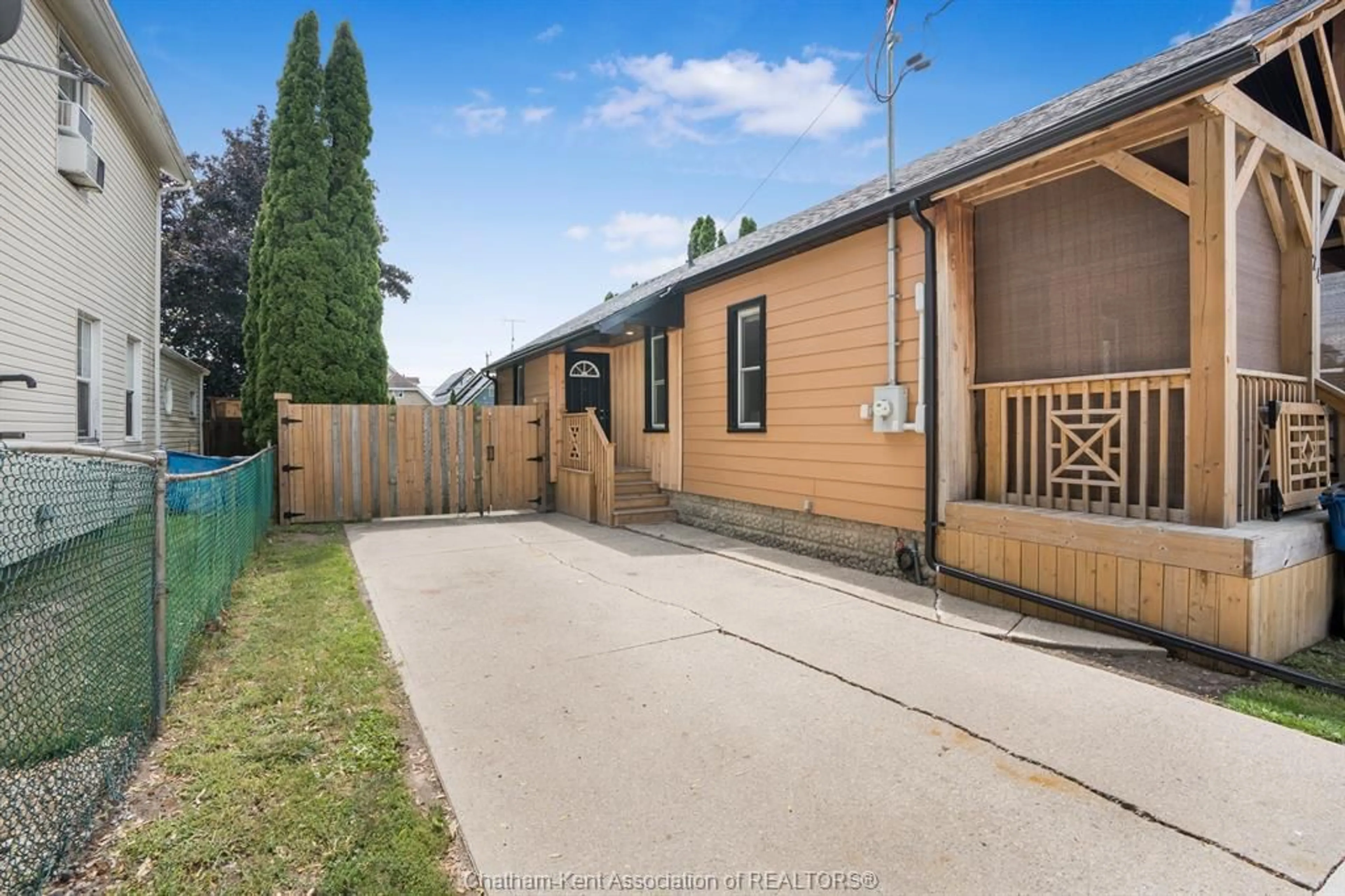 A pic from outside/outdoor area/front of a property/back of a property/a pic from drone, street for 74 Barthe St, Chatham Ontario N7L 1T6