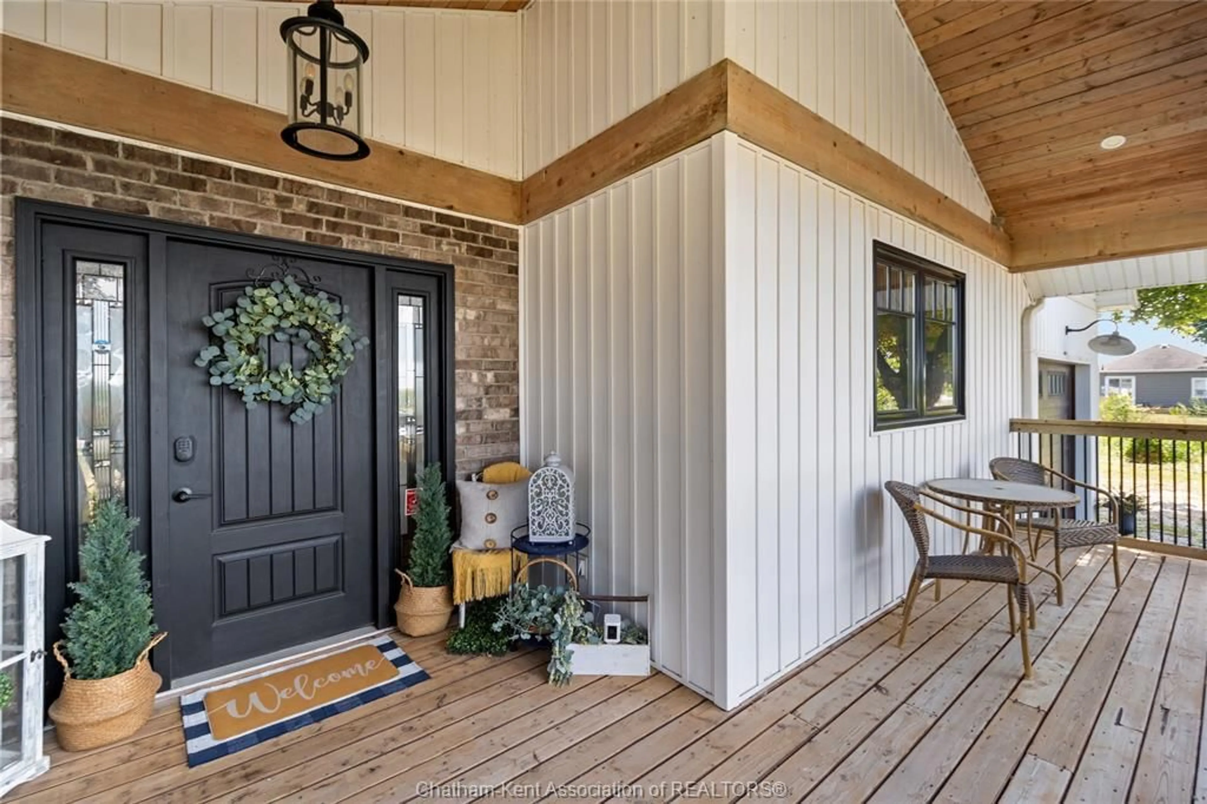 Indoor entryway for 24947 Bear Line Rd, Chatham-Kent Ontario N7M 5J8