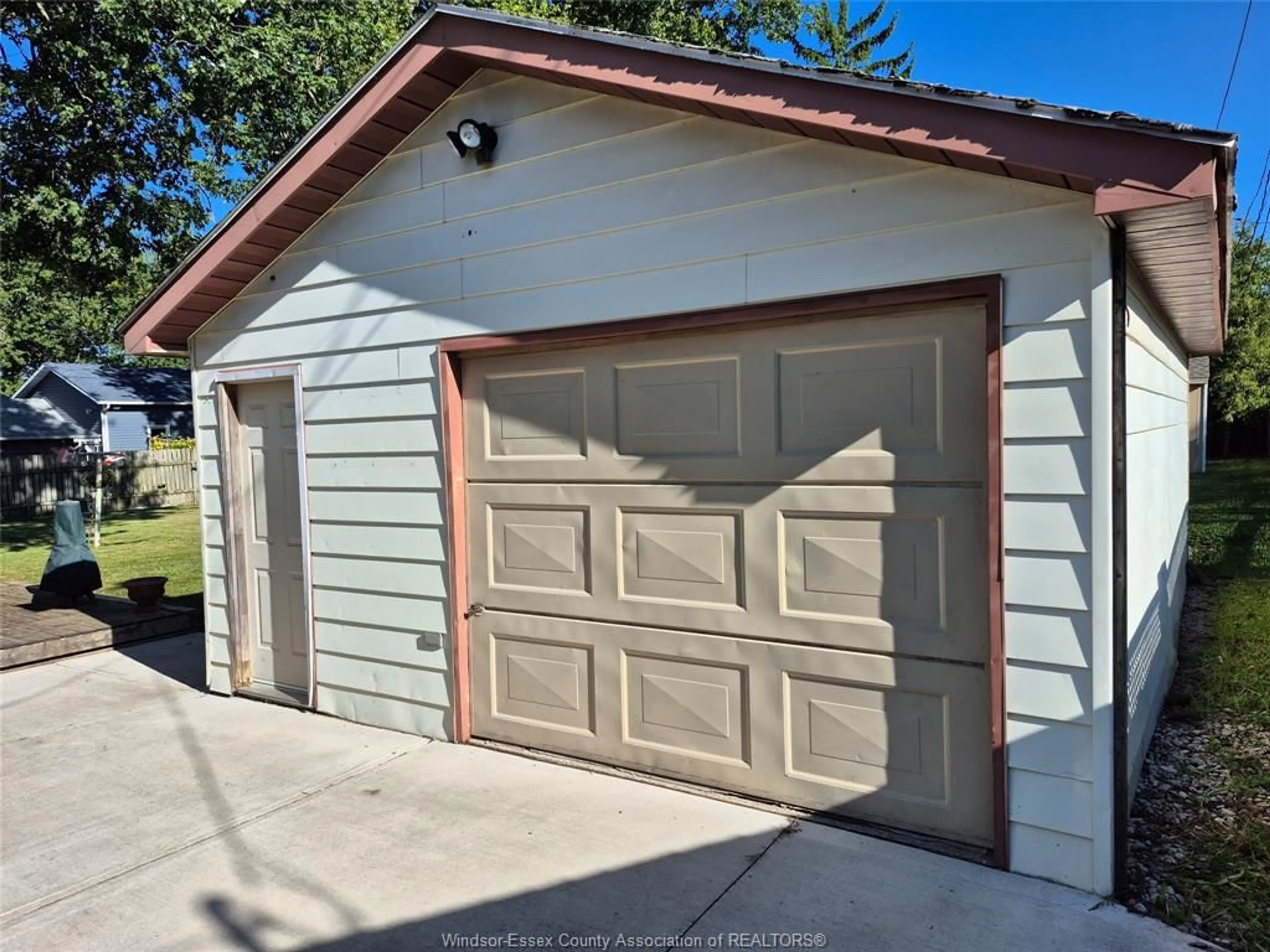 Indoor garage for 162 Munger Avenue West, Harrow Ontario N0R 1G0