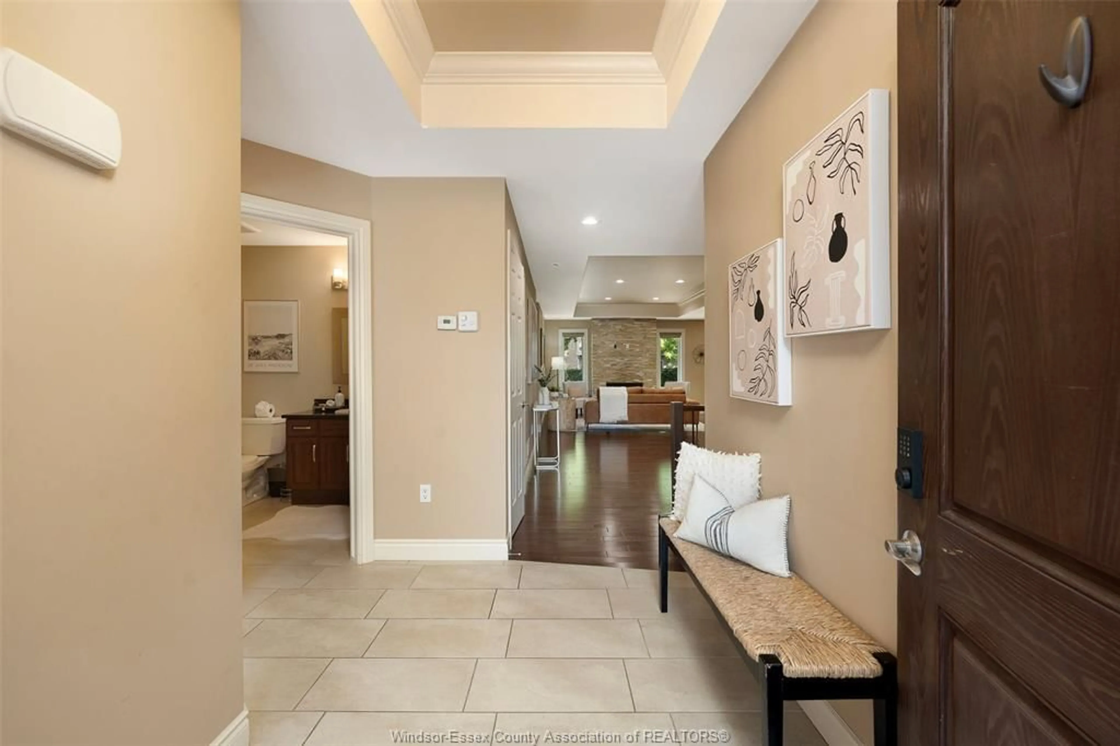 Indoor entryway for 11892 Boulder Cres, Windsor Ontario N8P 1Z4