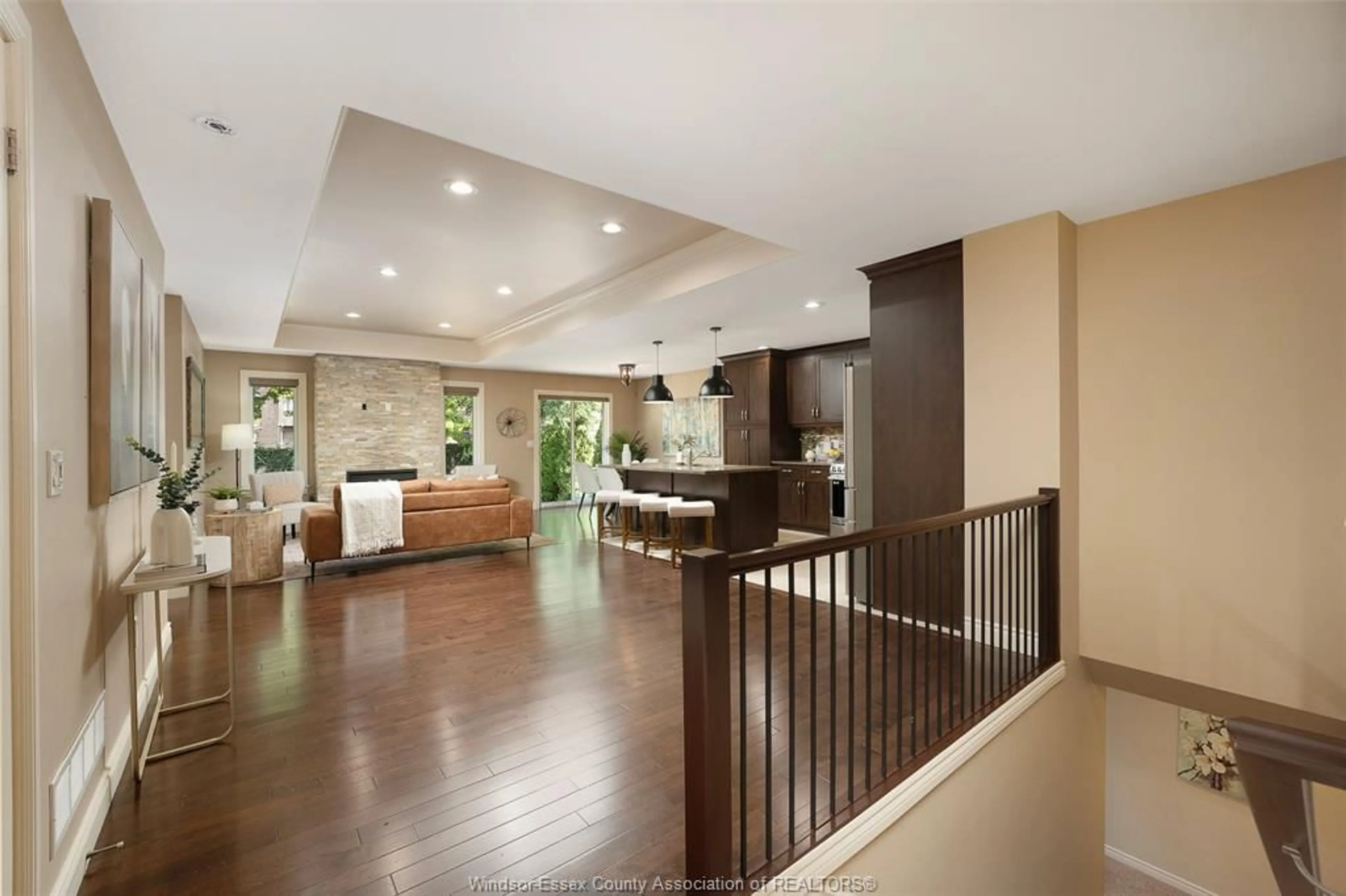 Indoor foyer for 11892 Boulder Cres, Windsor Ontario N8P 1Z4