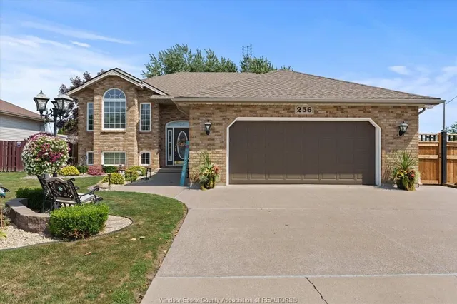256 ASHWOOD, Lakeshore 2
