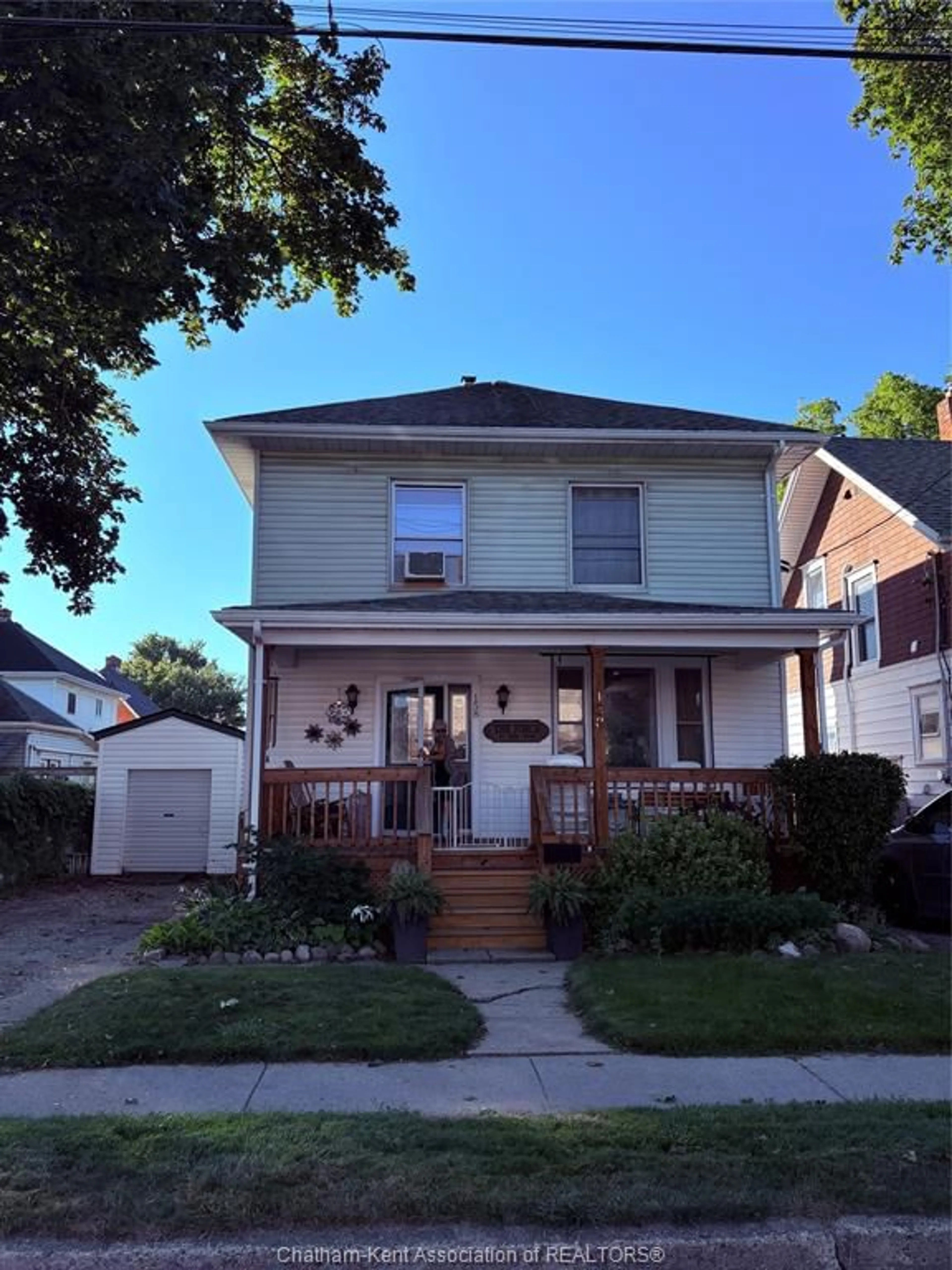 Home with vinyl exterior material, street for 158 LORNE Ave, Chatham Ontario N7M 1S6