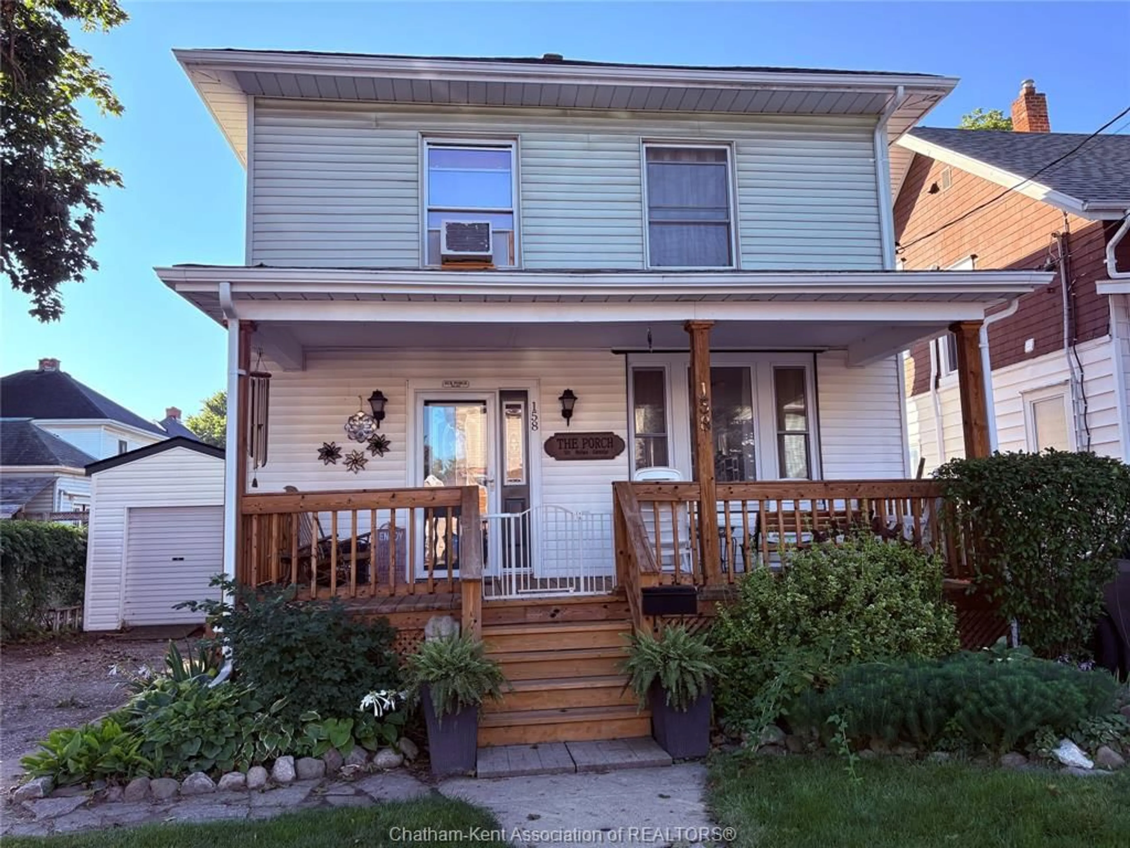 Home with vinyl exterior material, street for 158 LORNE Ave, Chatham Ontario N7M 1S6